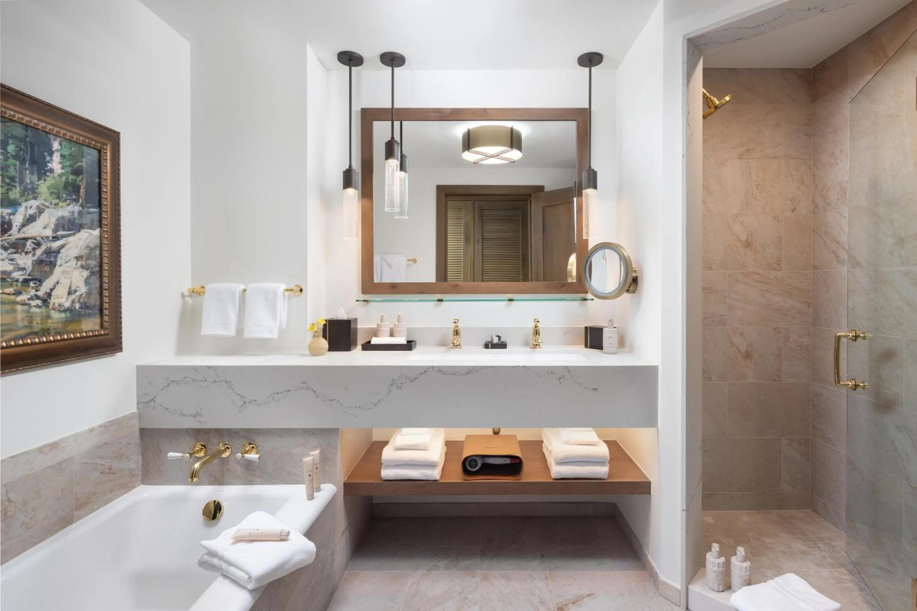 Shower in The Rusty Parrot Lodge and Spa