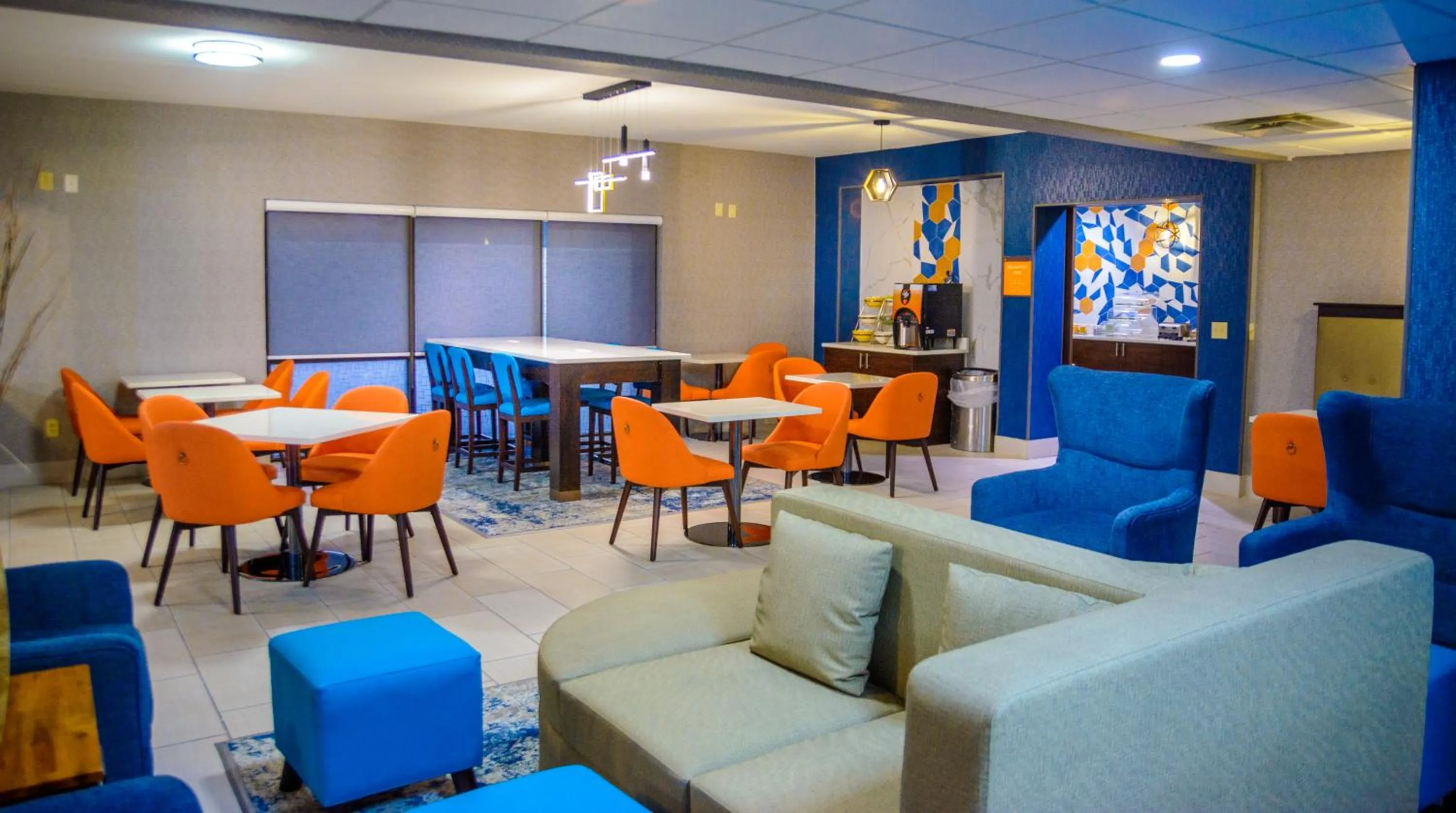 Breakfast in La Quinta Inn & Suites by Wyndham Fayetteville I-95
