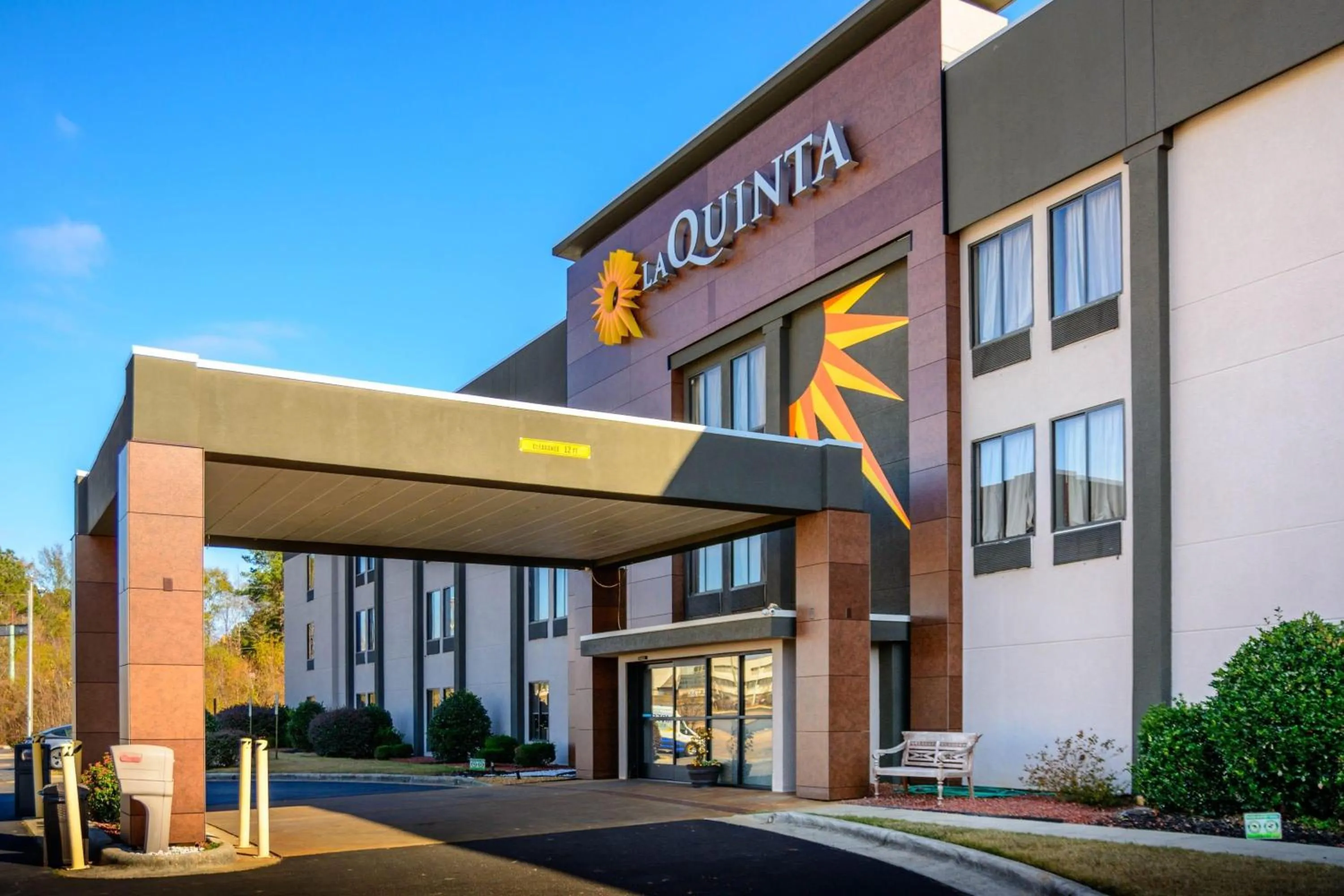 Property building in La Quinta Inn & Suites by Wyndham Fayetteville I-95