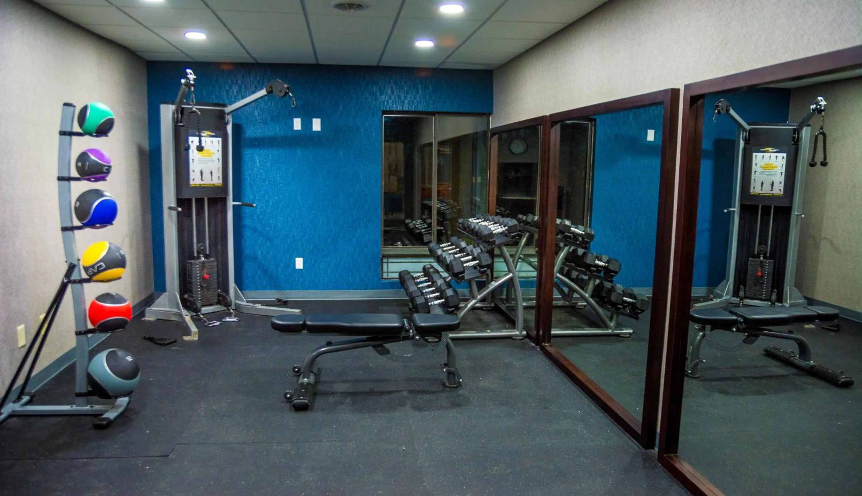 Fitness centre/facilities in La Quinta Inn & Suites by Wyndham Fayetteville I-95