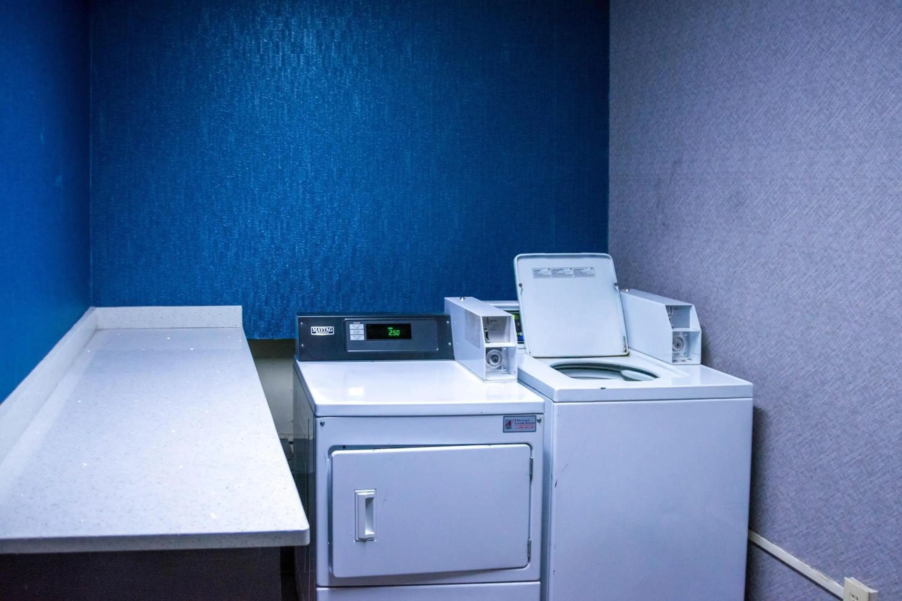 On site, Bed in La Quinta Inn & Suites by Wyndham Fayetteville I-95