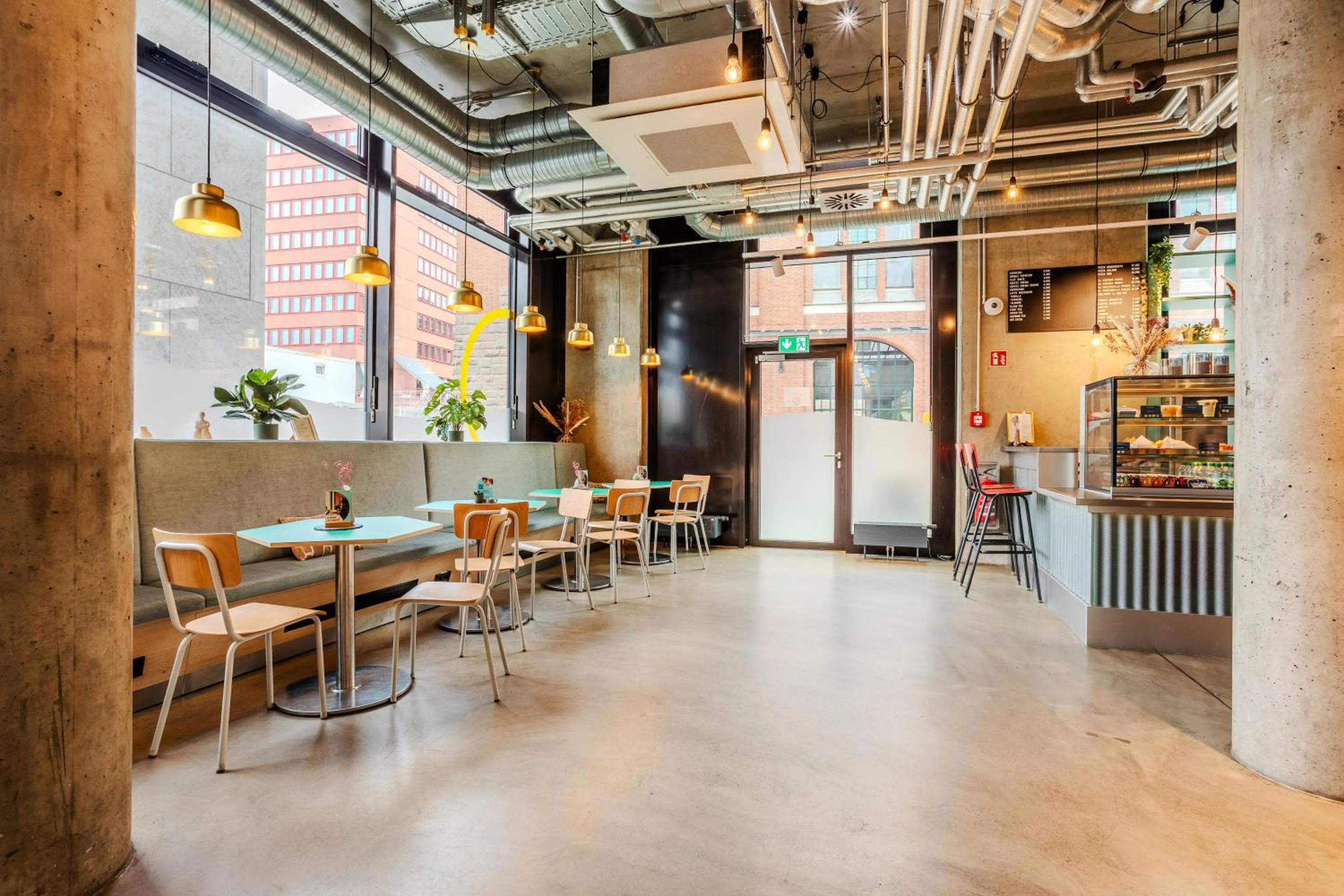 Lobby or reception in MEININGER Hotel Berlin East Side Gallery