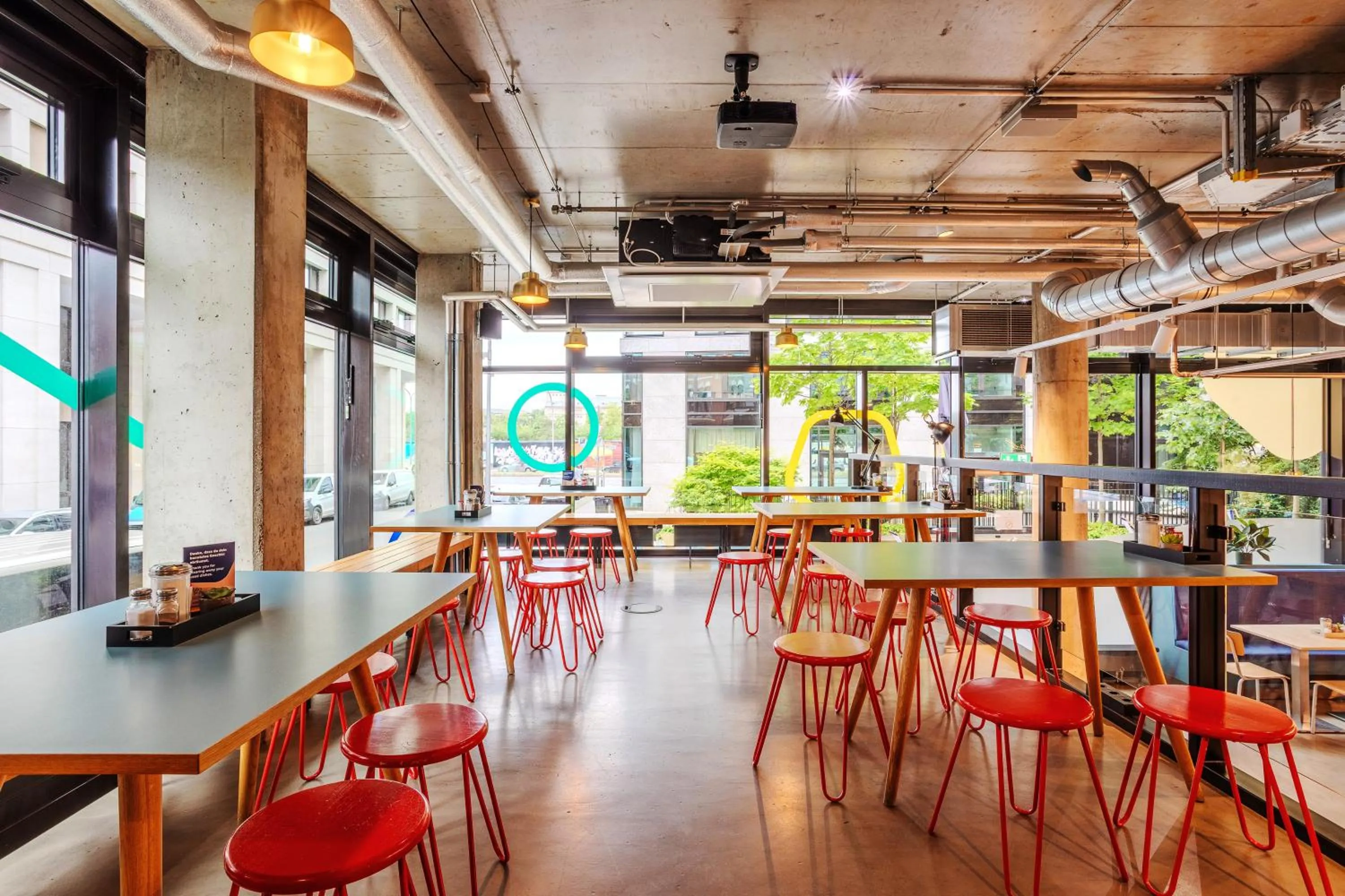 Breakfast in MEININGER Hotel Berlin East Side Gallery