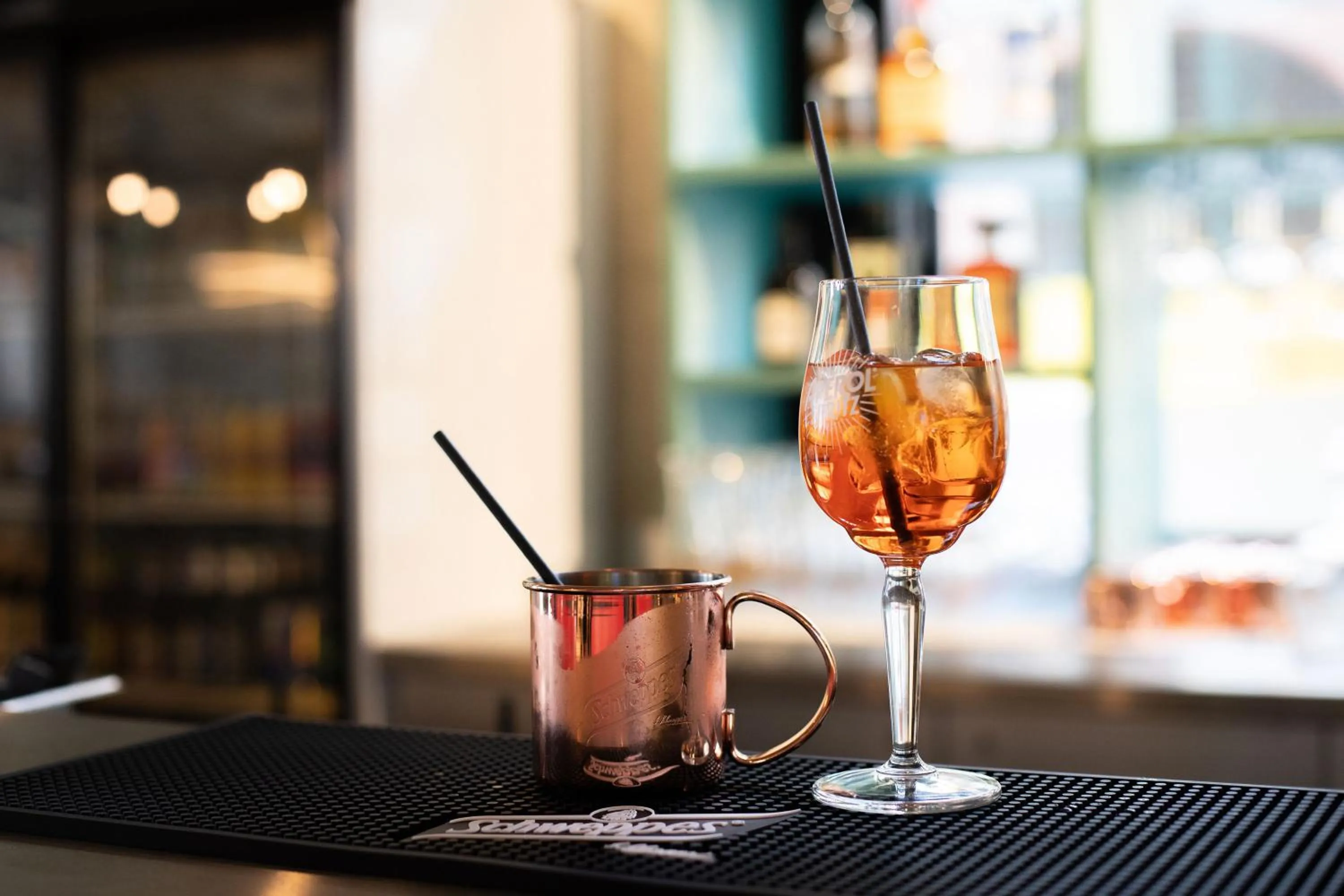 Lounge or bar in MEININGER Hotel Berlin East Side Gallery