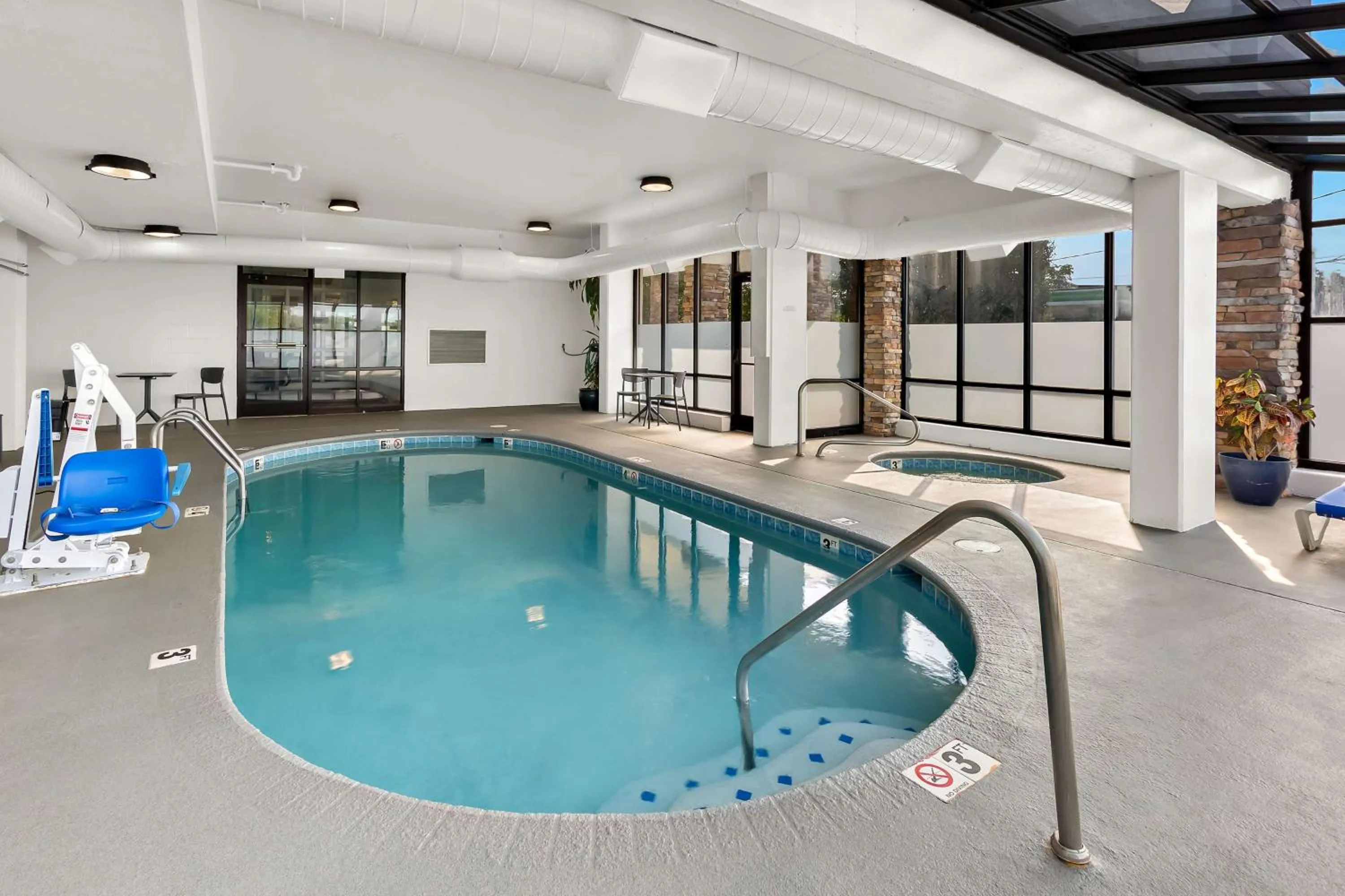 Pool view in Best Western Knoxville Suites - Downtown