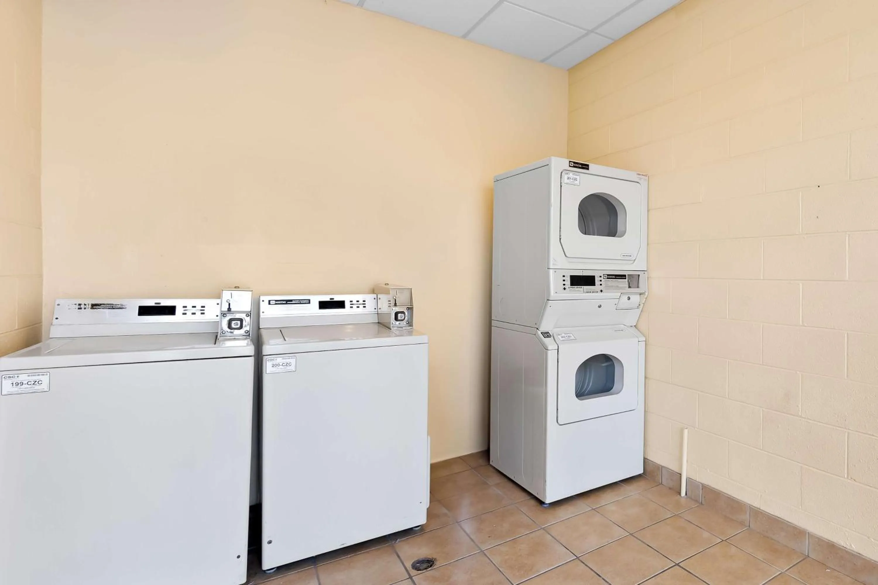 laundry in Best Western Knoxville Suites - Downtown
