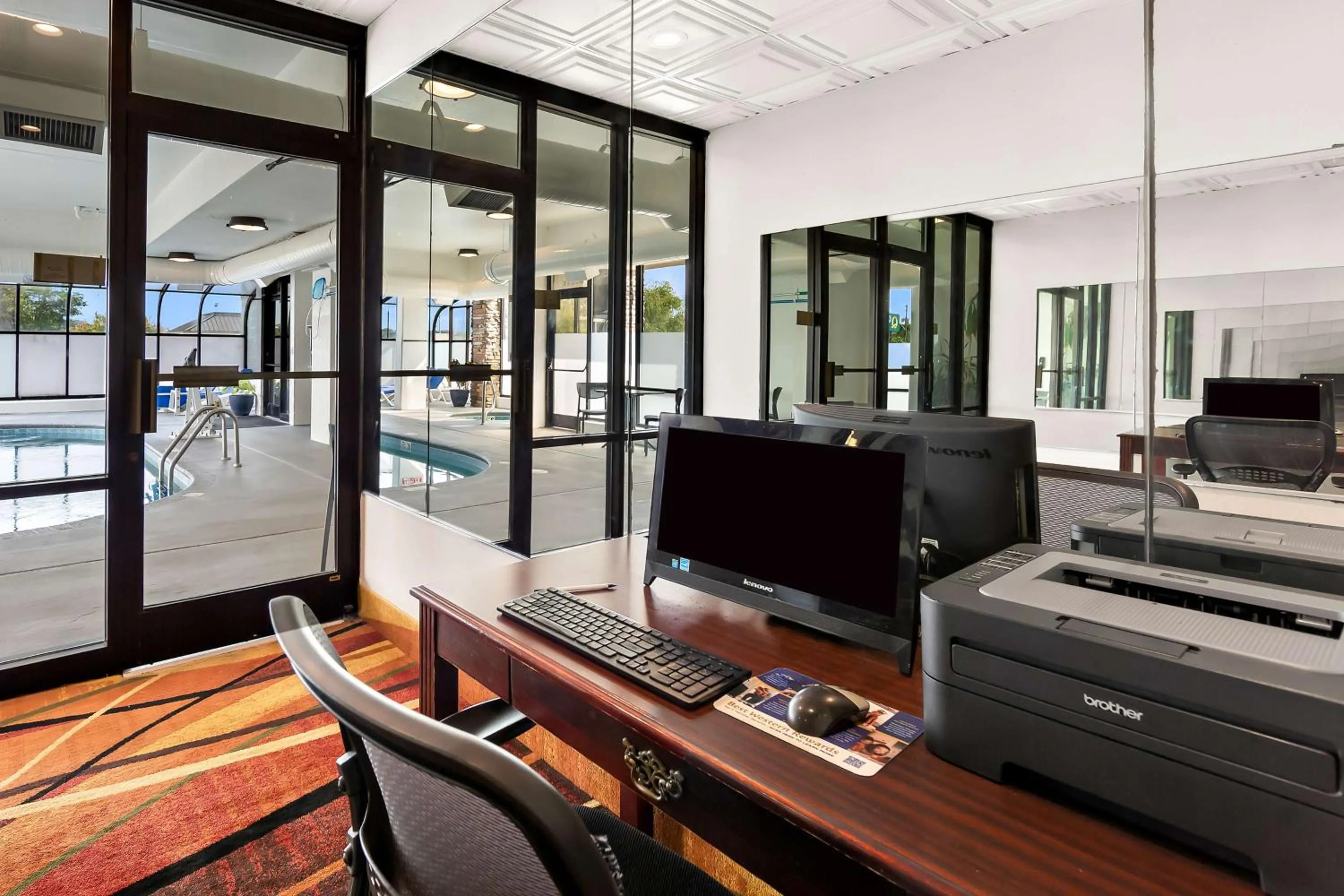 Business facilities in Best Western Knoxville Suites - Downtown