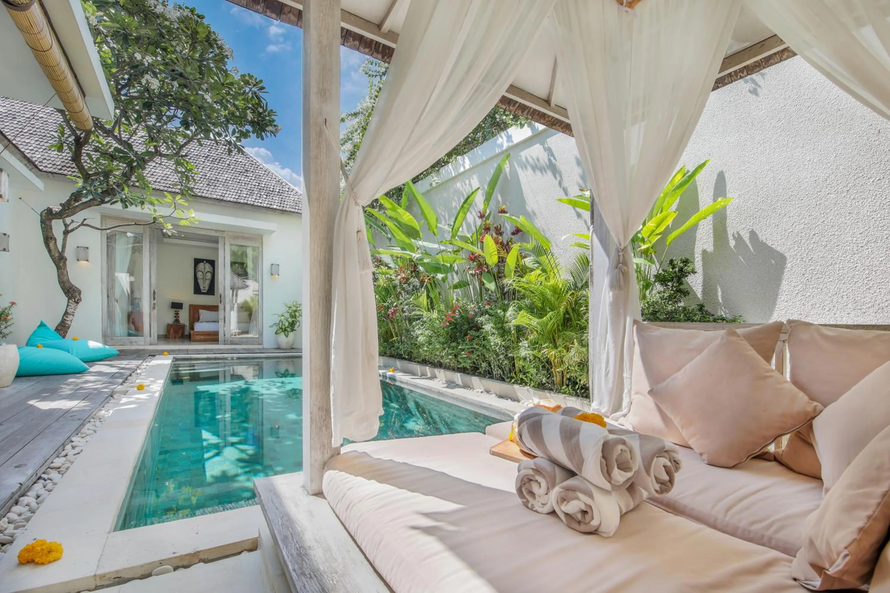 Swimming pool in Villa Safari