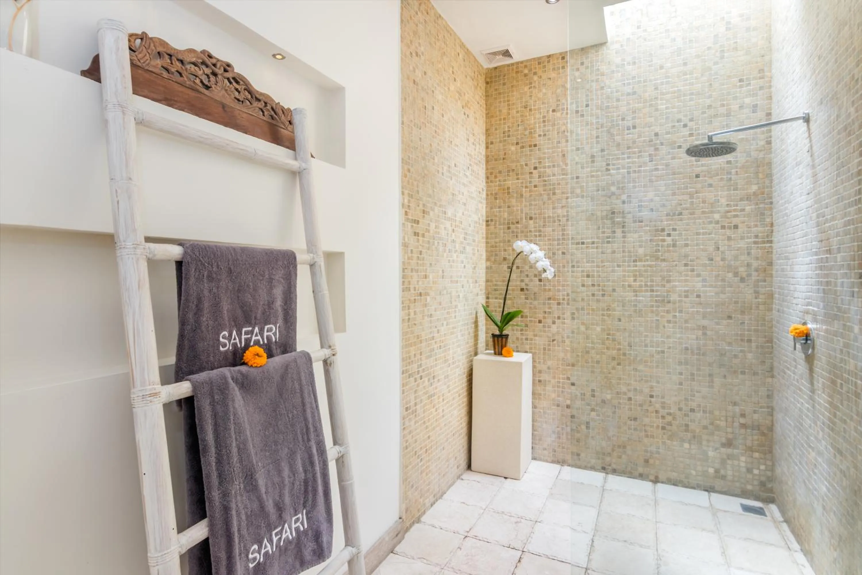 Shower in Villa Safari