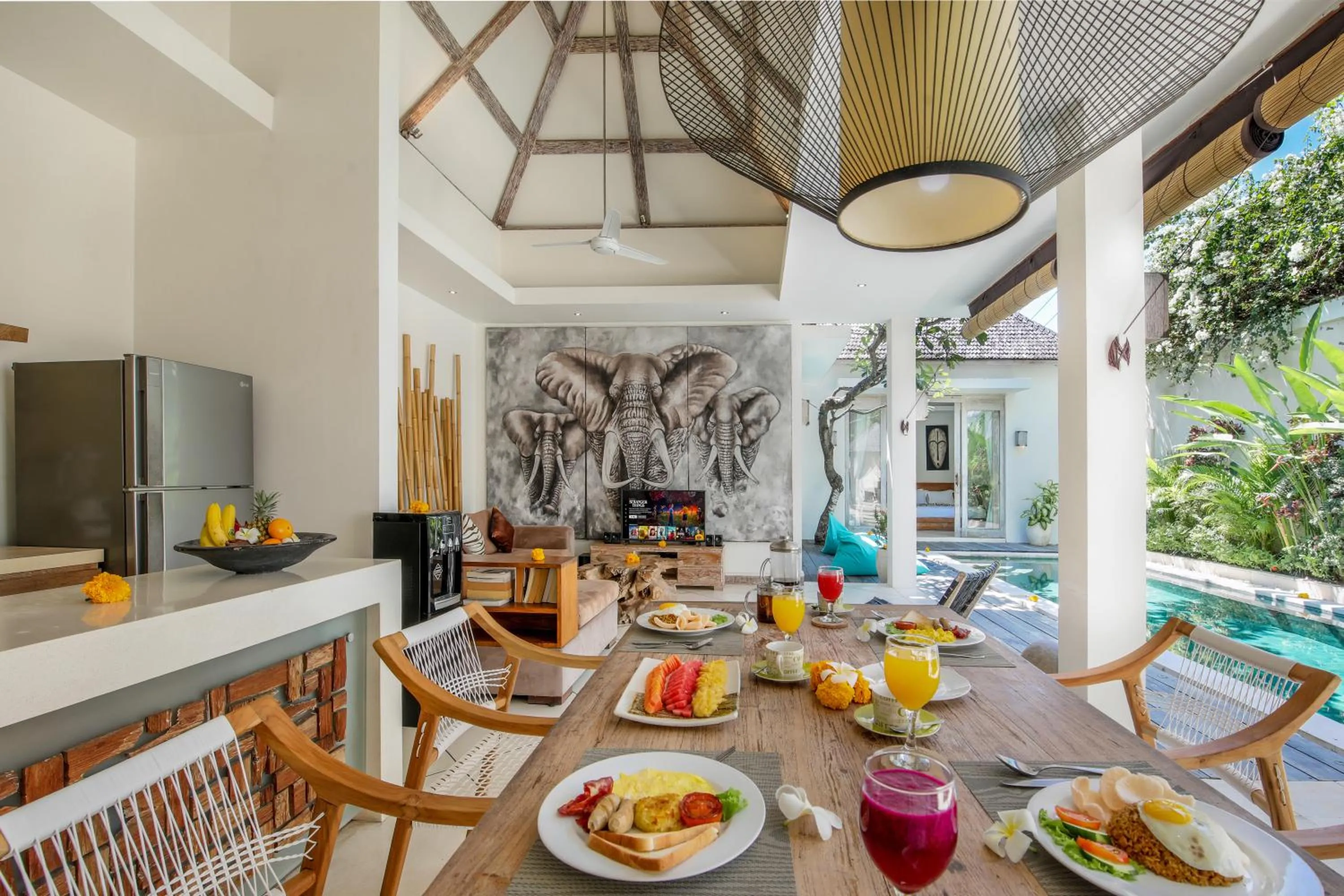 Dining area in Villa Safari