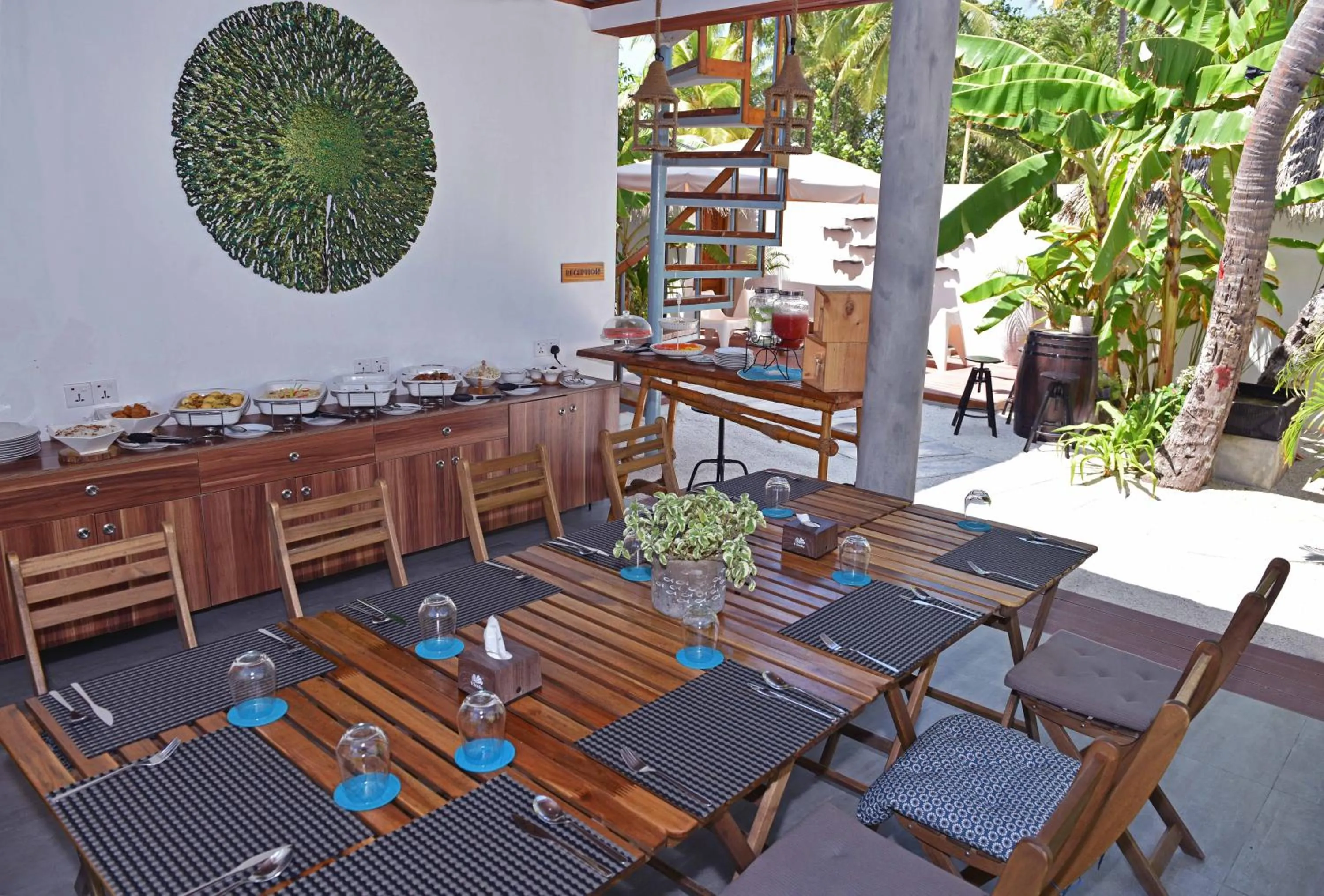 Restaurant/places to eat in Veli Vilaa