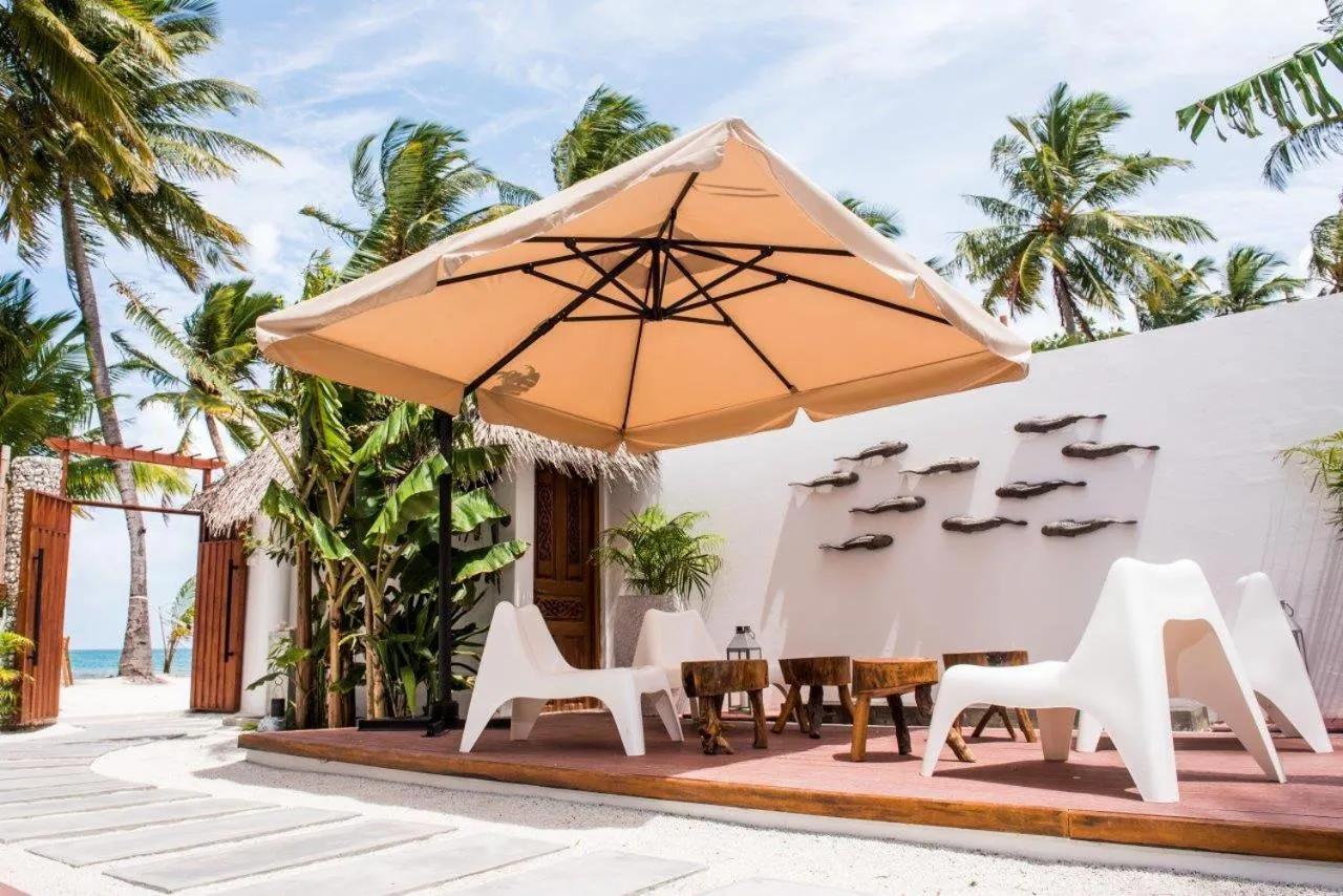 Communal lounge/ TV room in Veli Vilaa