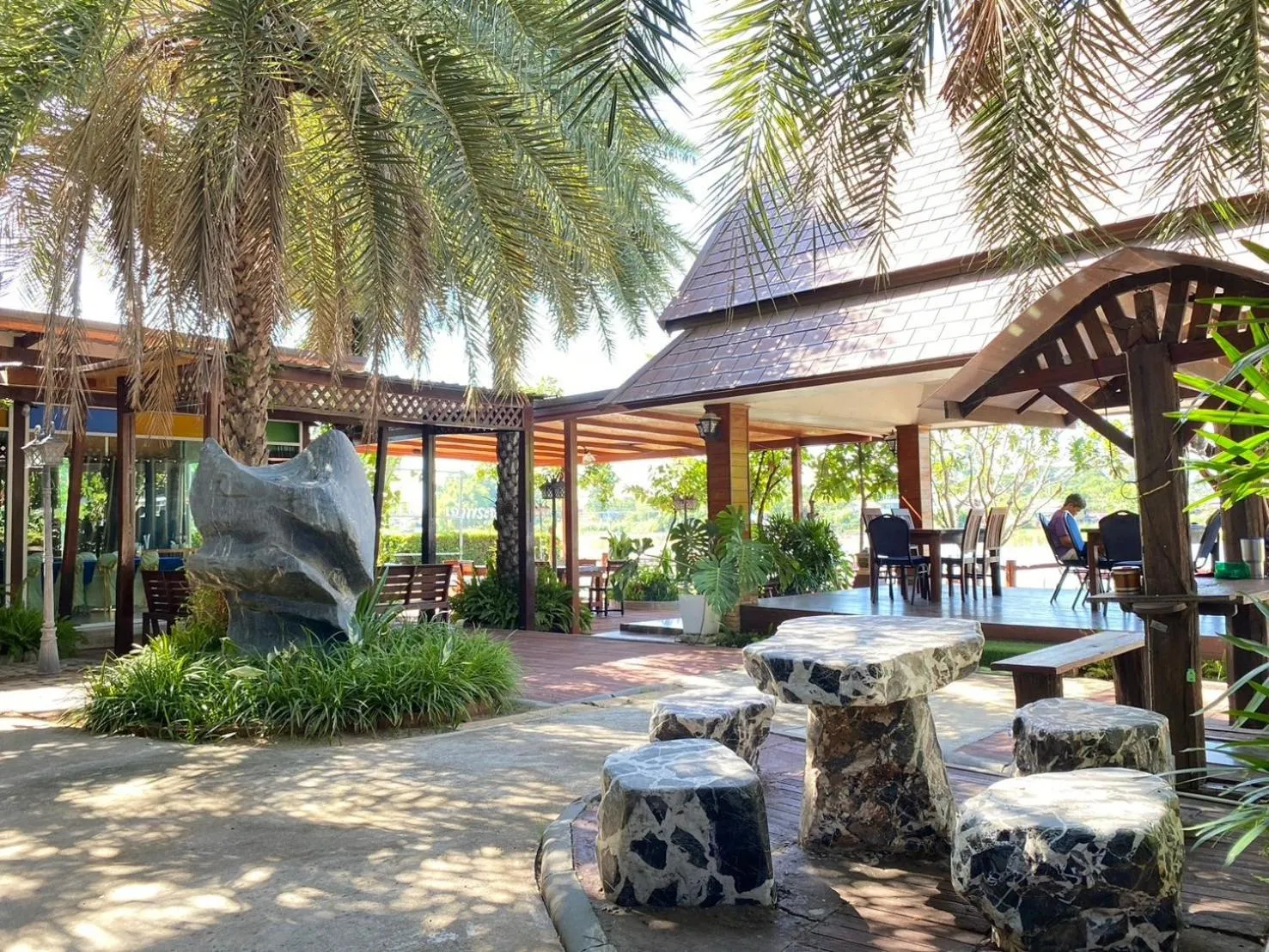 Restaurant/places to eat in Chaophayathara Riverside Hotel