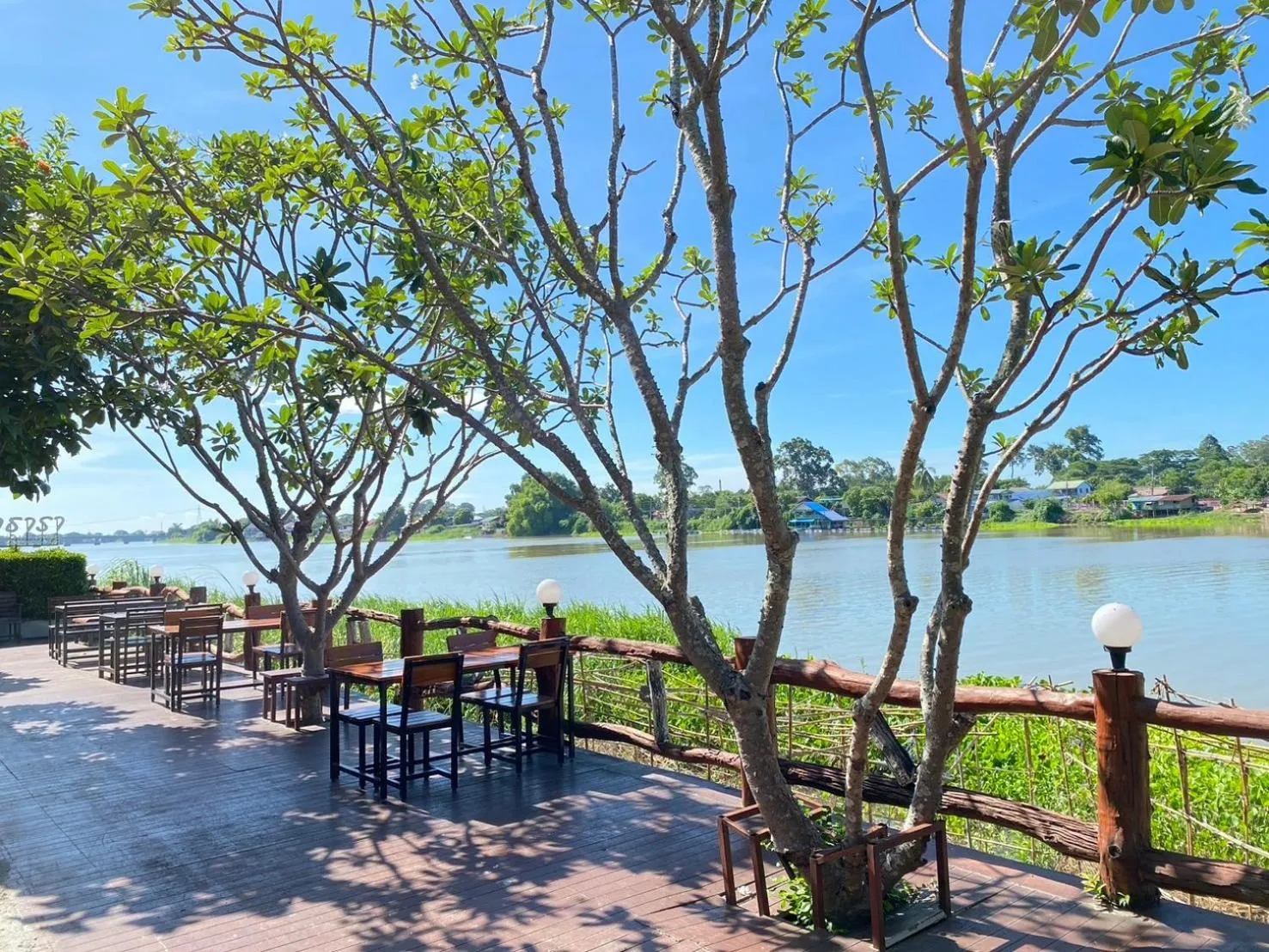 Restaurant/places to eat in Chaophayathara Riverside Hotel