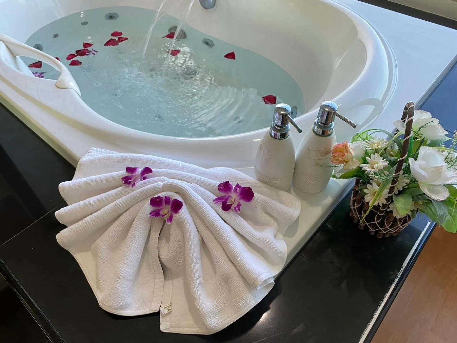 Bathroom in Chaophayathara Riverside Hotel