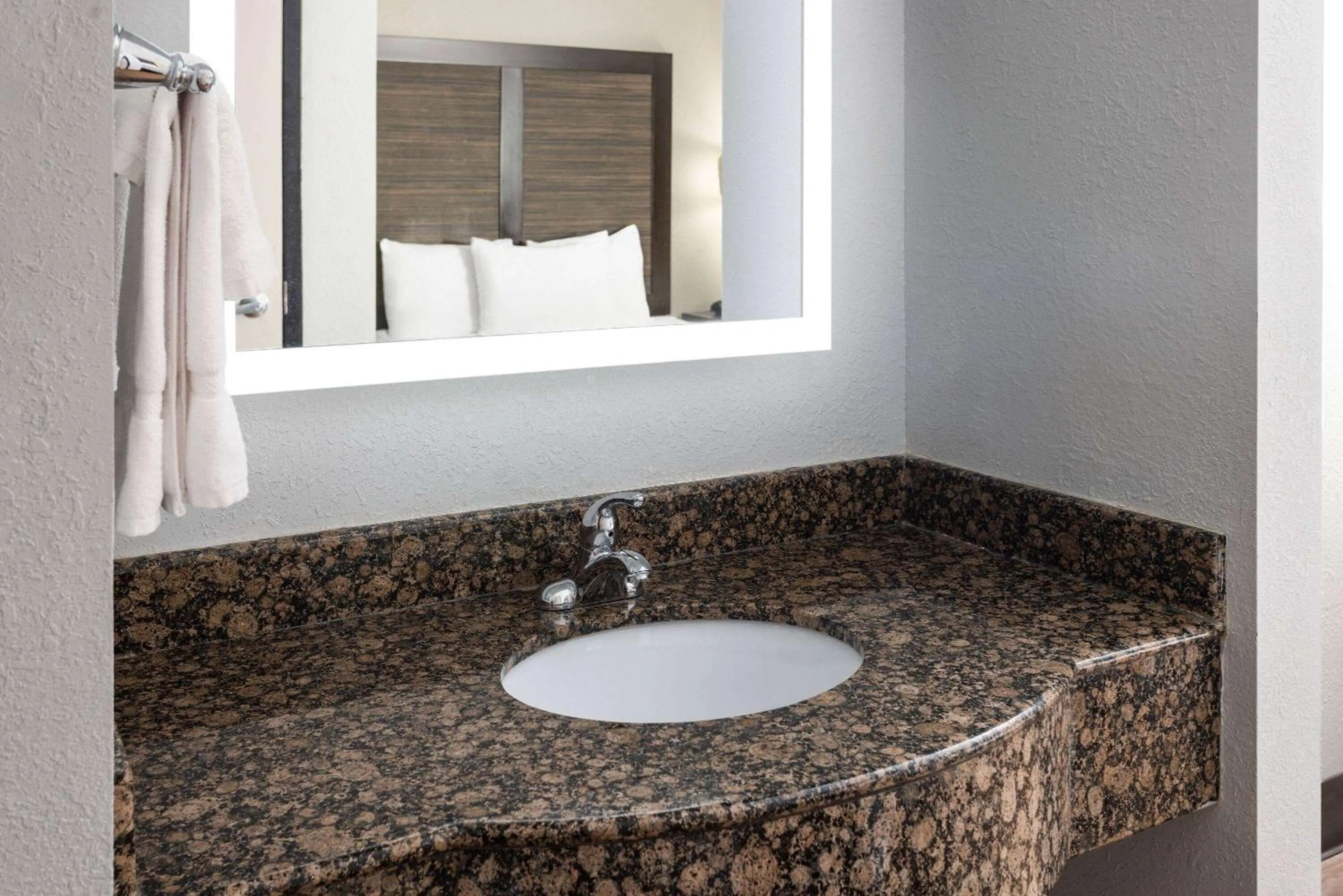 Bathroom in La Quinta Inn by Wyndham Buffalo Airport