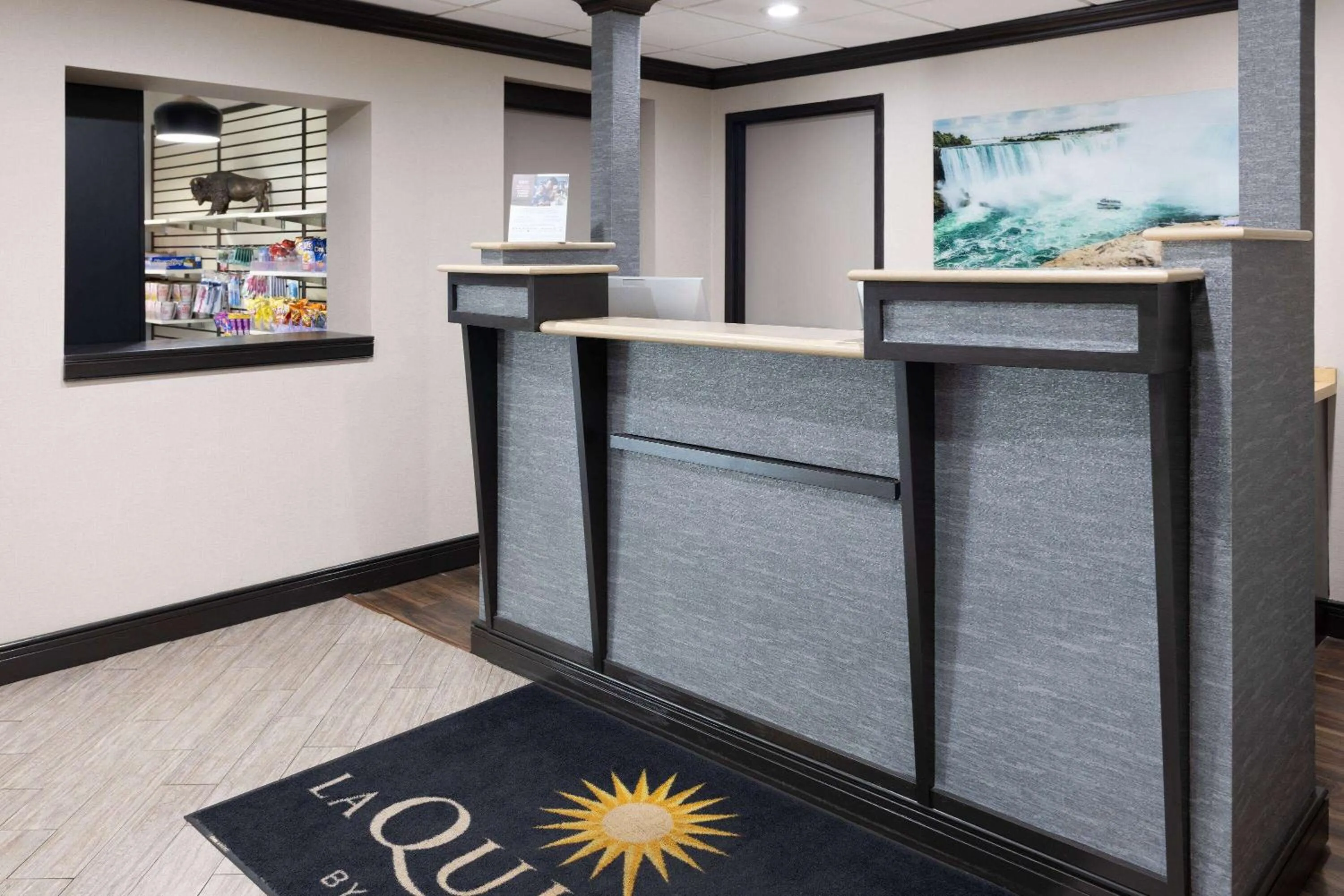 Lobby or reception in La Quinta Inn by Wyndham Buffalo Airport