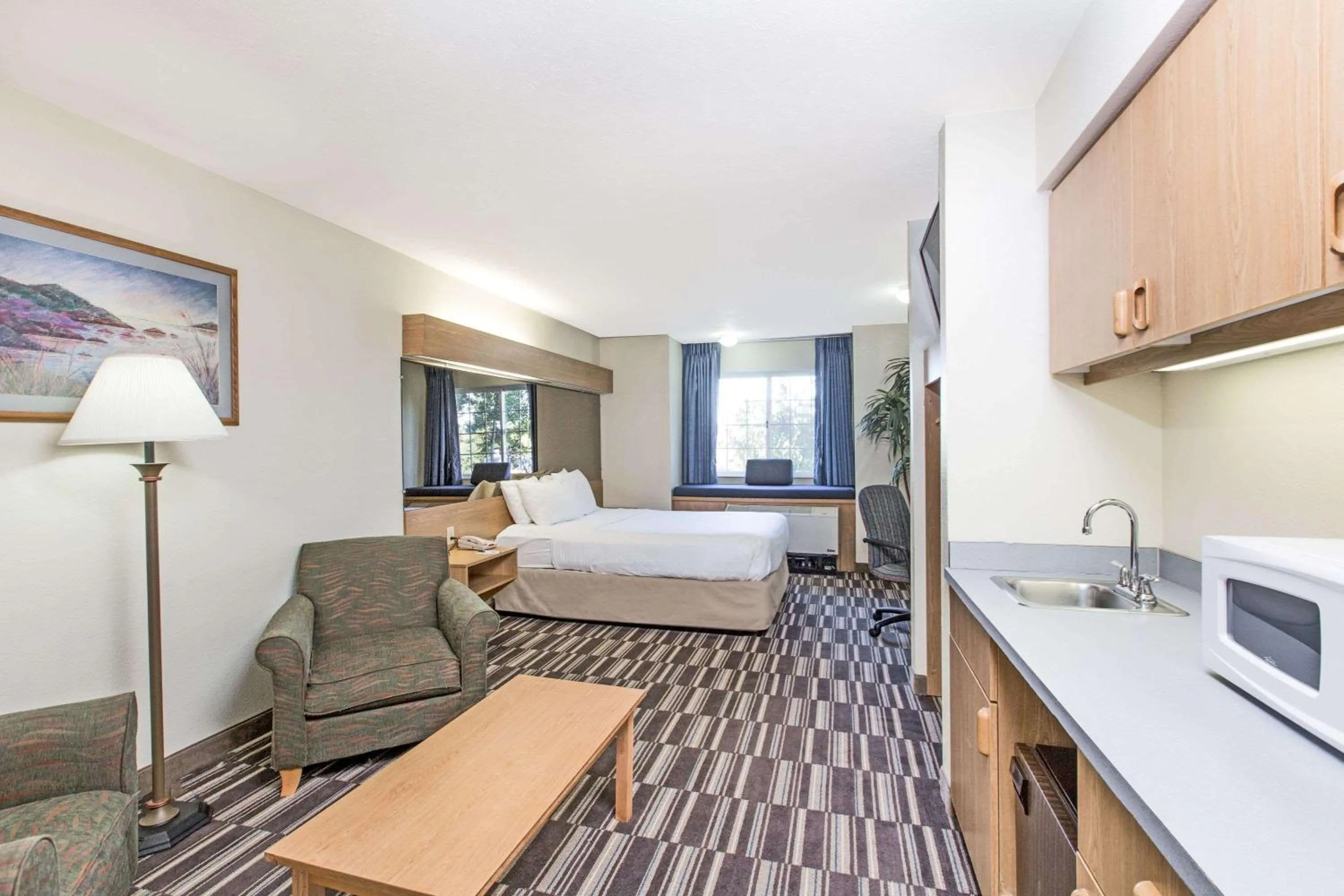 Photo of the whole room, Bed in Baymont Inn & Suites by Wyndham Anchorage Airport