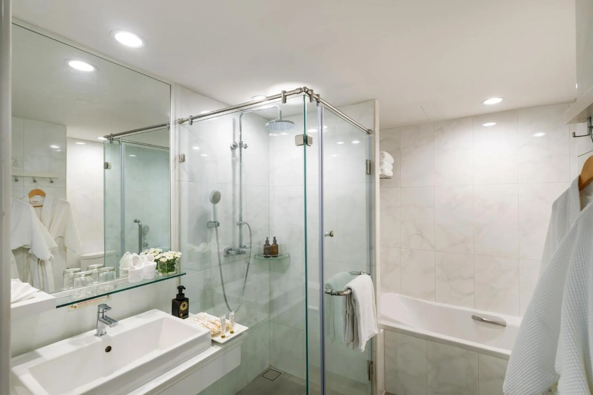 Bath in The Riverie by Katathani