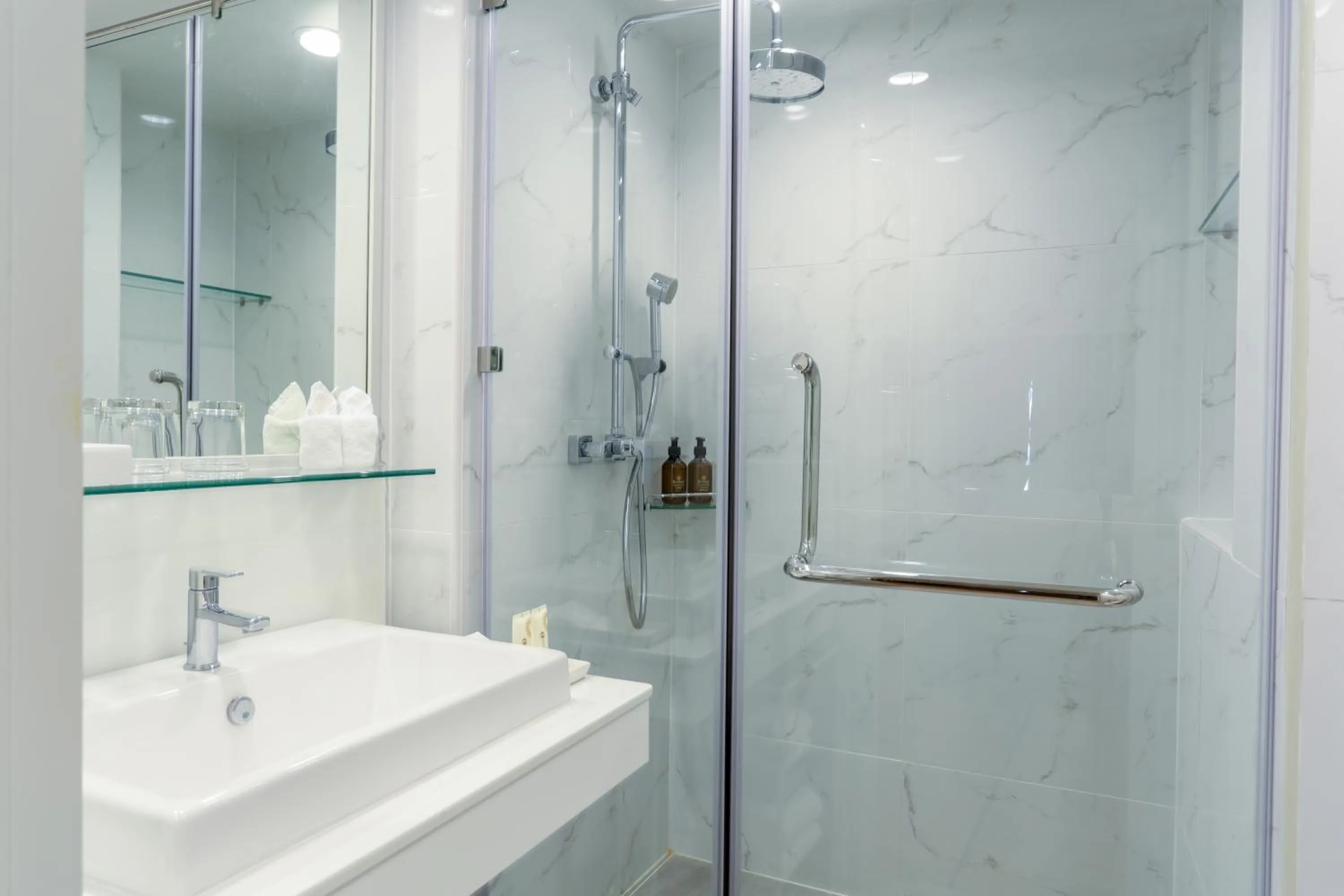 Shower in The Riverie by Katathani