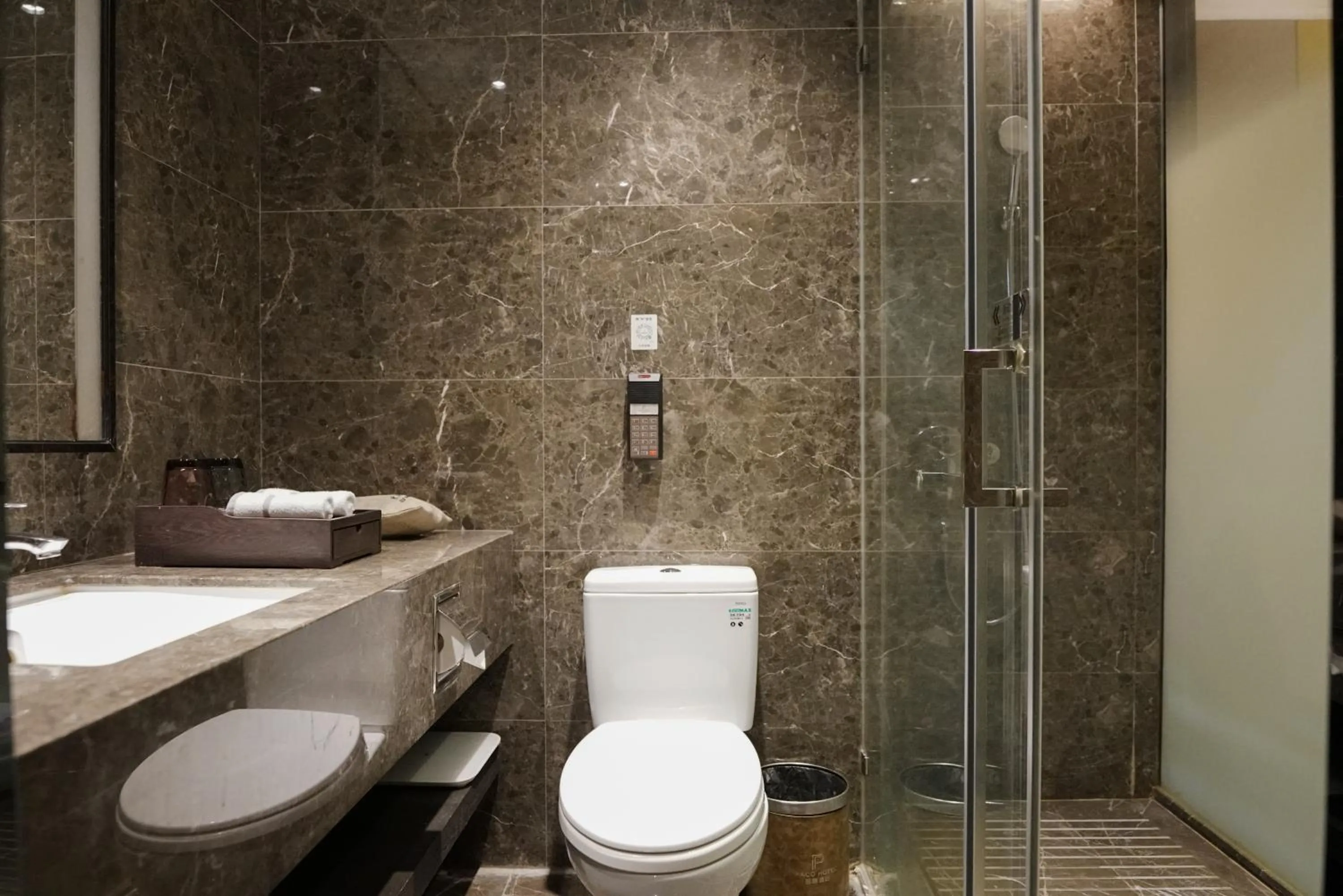 Toilet in Paco Hotel Datang Metro Guangzhou-Free breakfast and proximity to Pazhou Exhibition Center