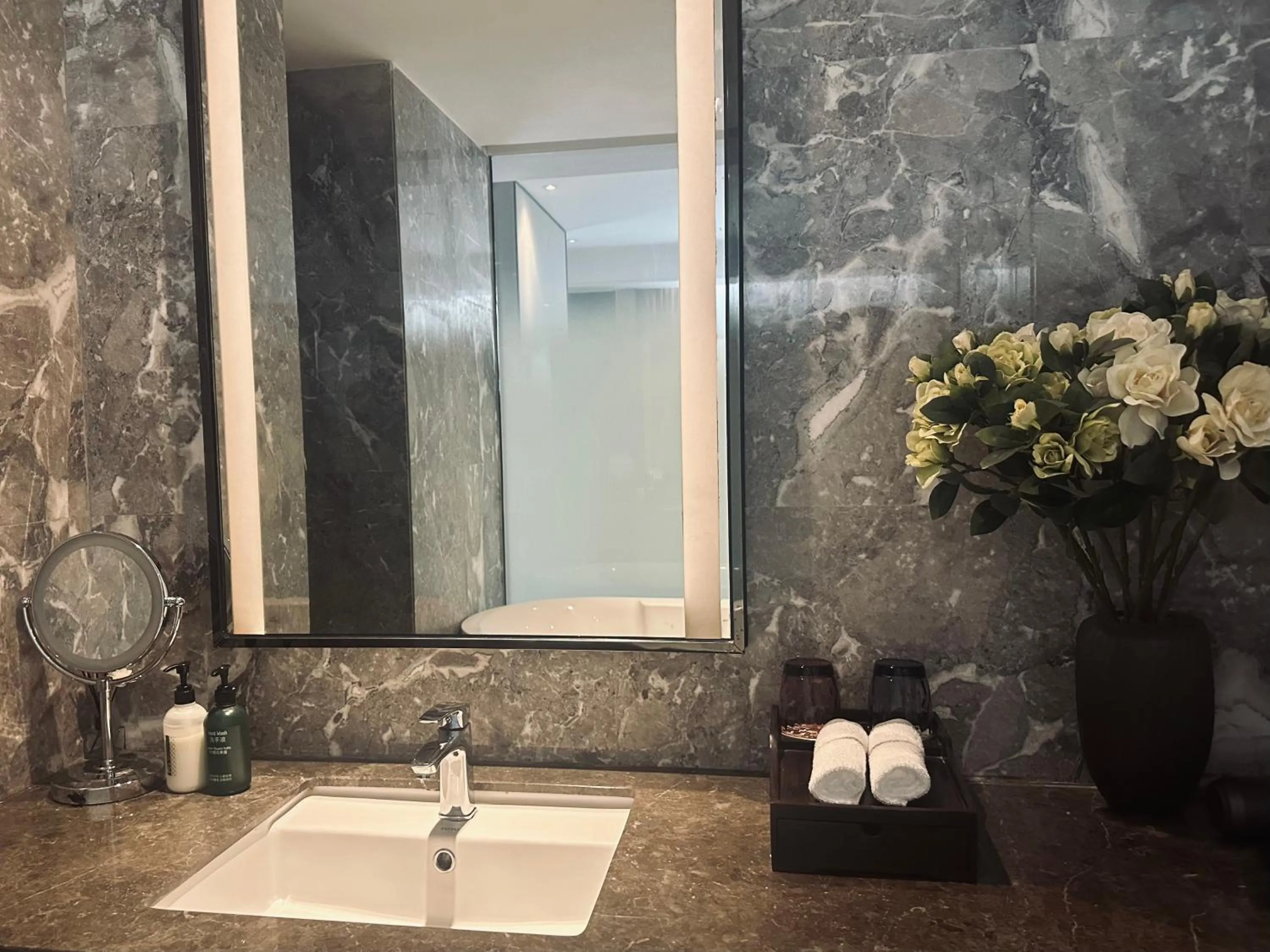 Bathroom in Paco Hotel Datang Metro Guangzhou-Free breakfast and proximity to Pazhou Exhibition Center