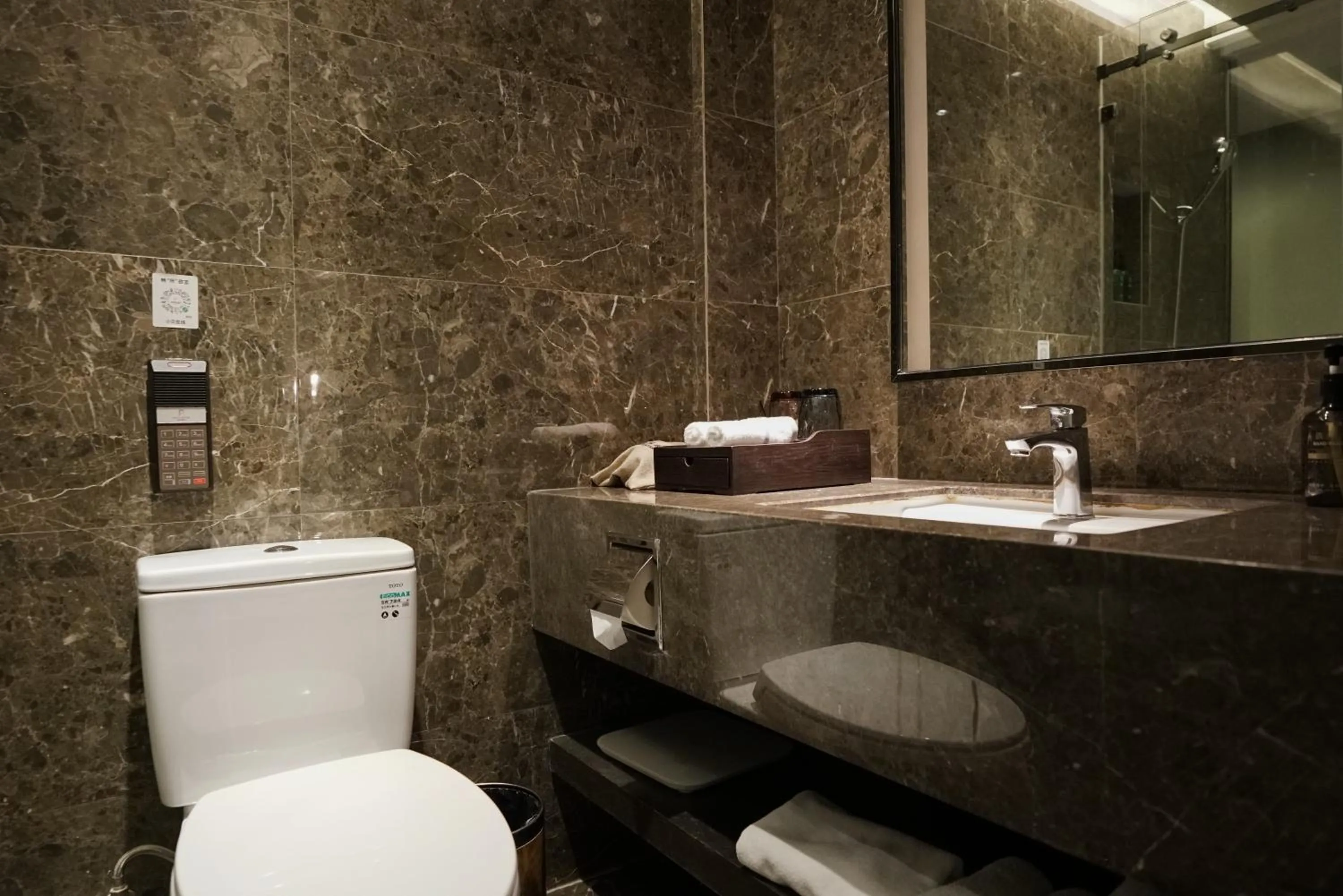 Toilet in Paco Hotel Datang Metro Guangzhou-Free breakfast and proximity to Pazhou Exhibition Center
