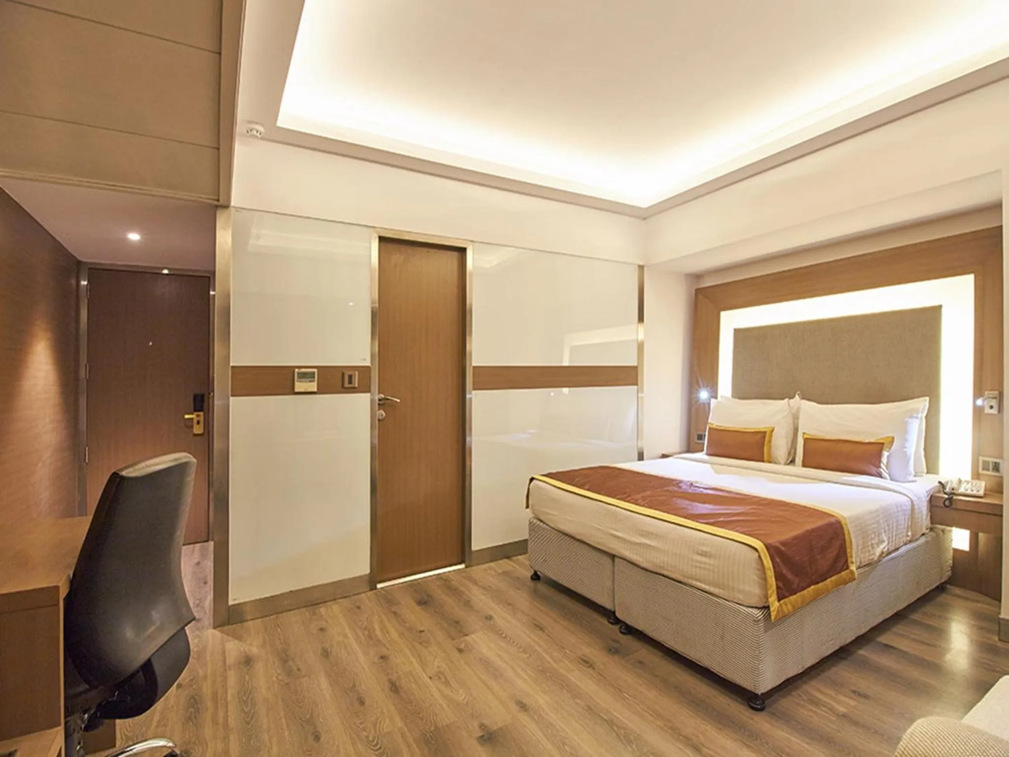 Bedroom, Bed in Sarovar Portico Rivera Ahmedabad