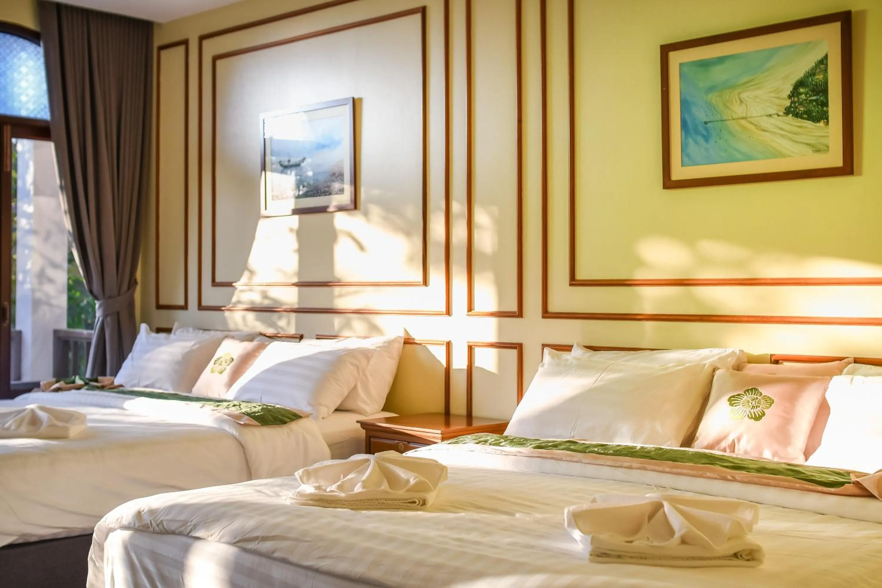 Bed in Baan Imm Sook Resort