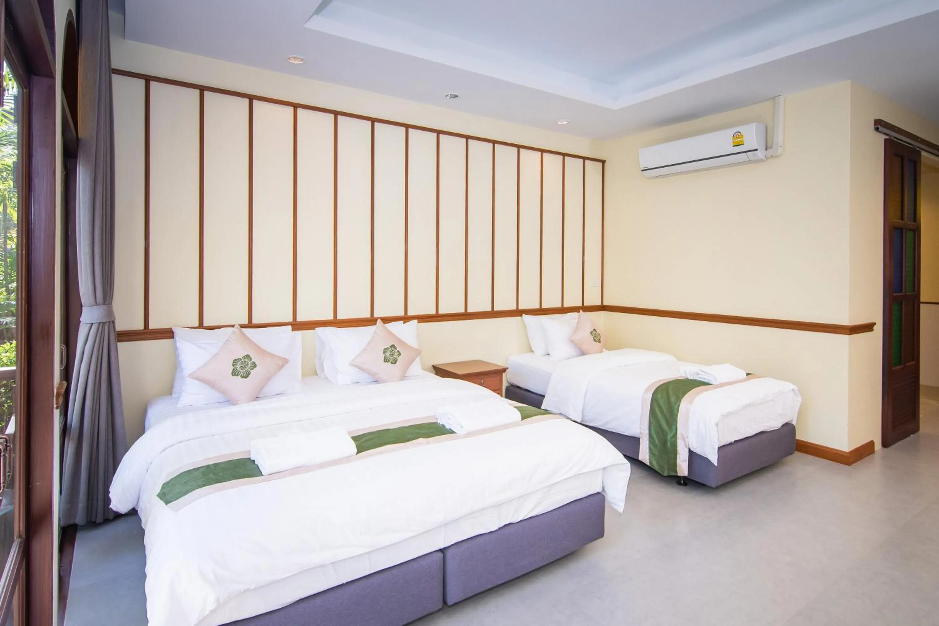 Bed in Baan Imm Sook Resort