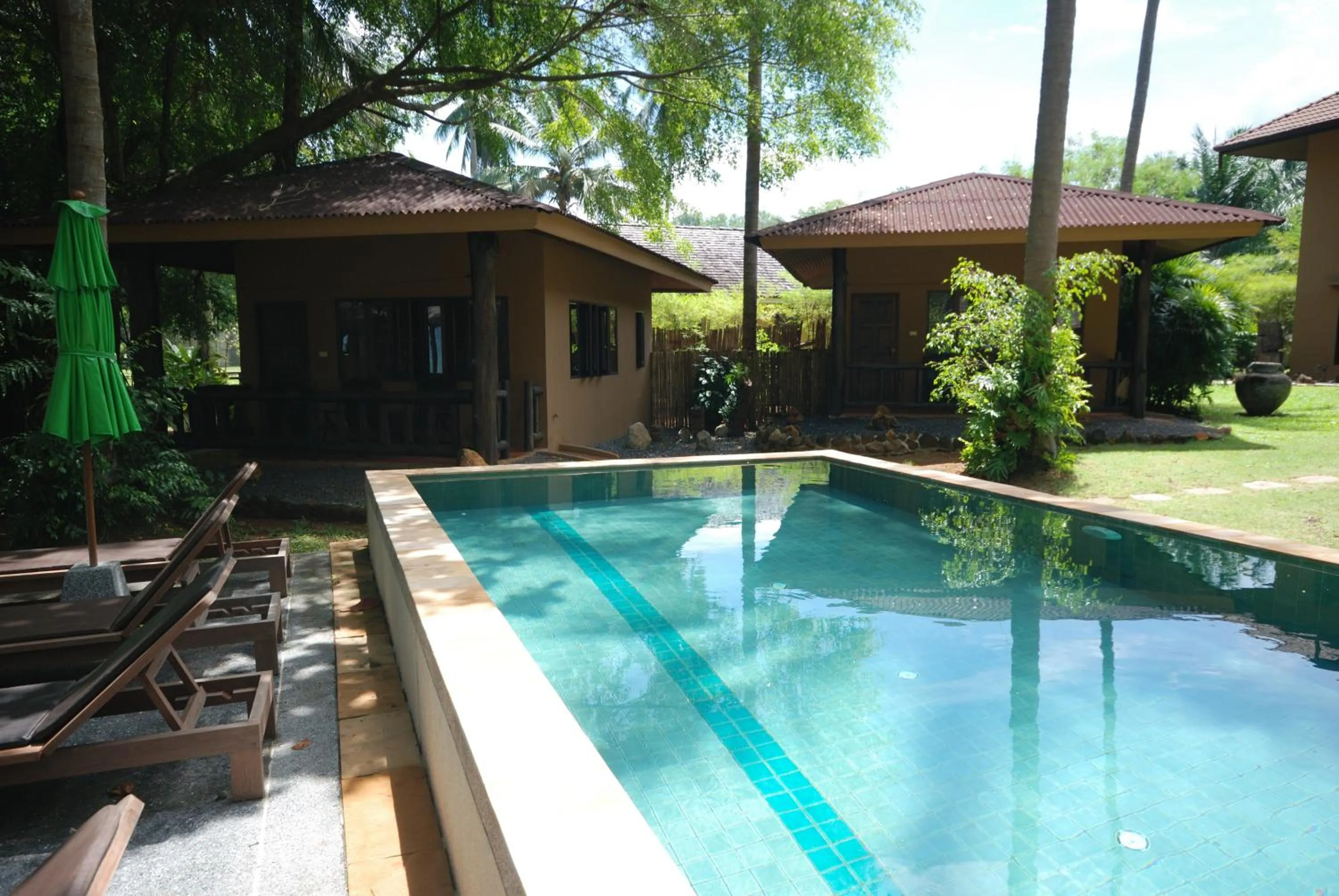Swimming pool in Melina Beach Front Bungalows