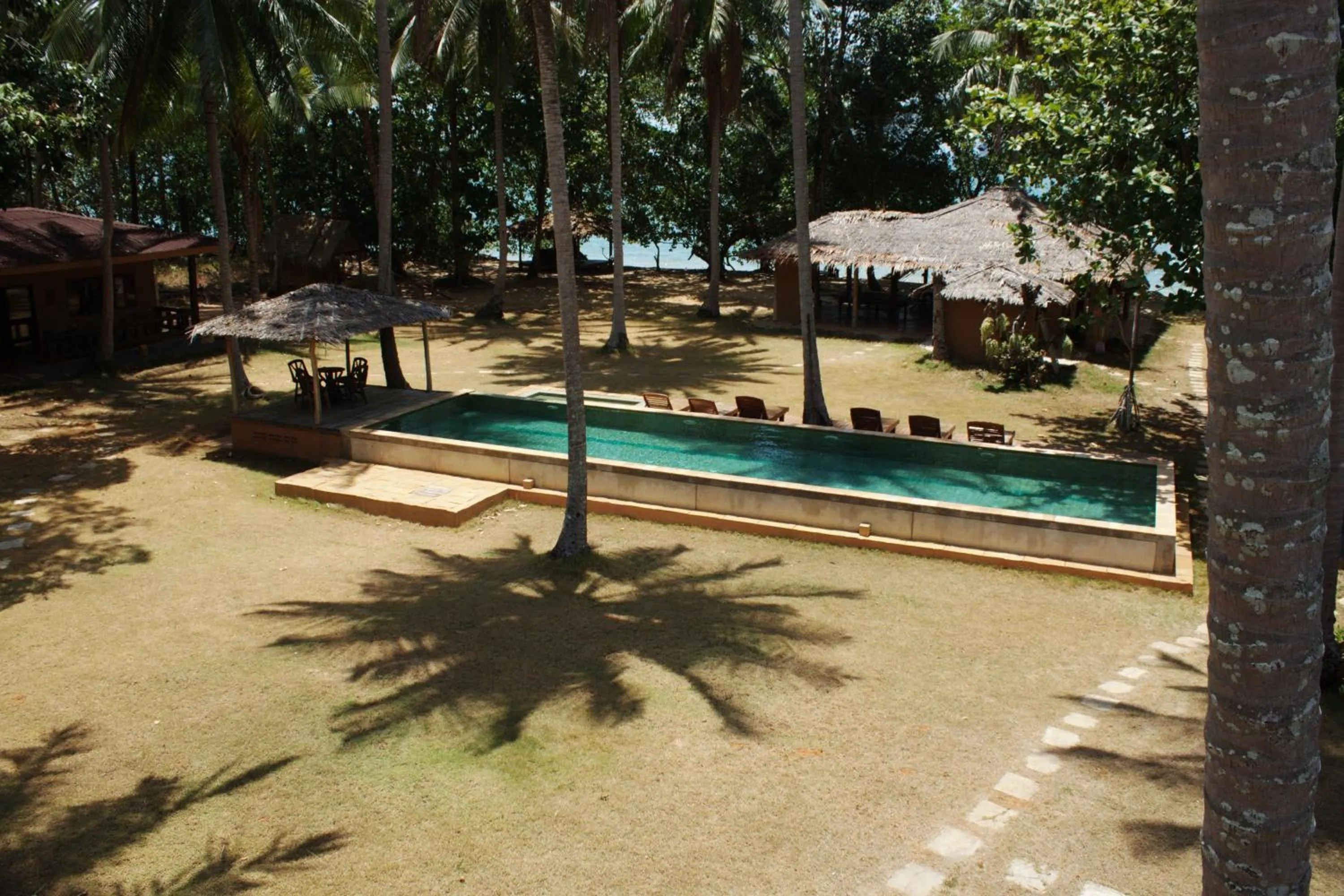 Swimming pool in Melina Beach Front Bungalows