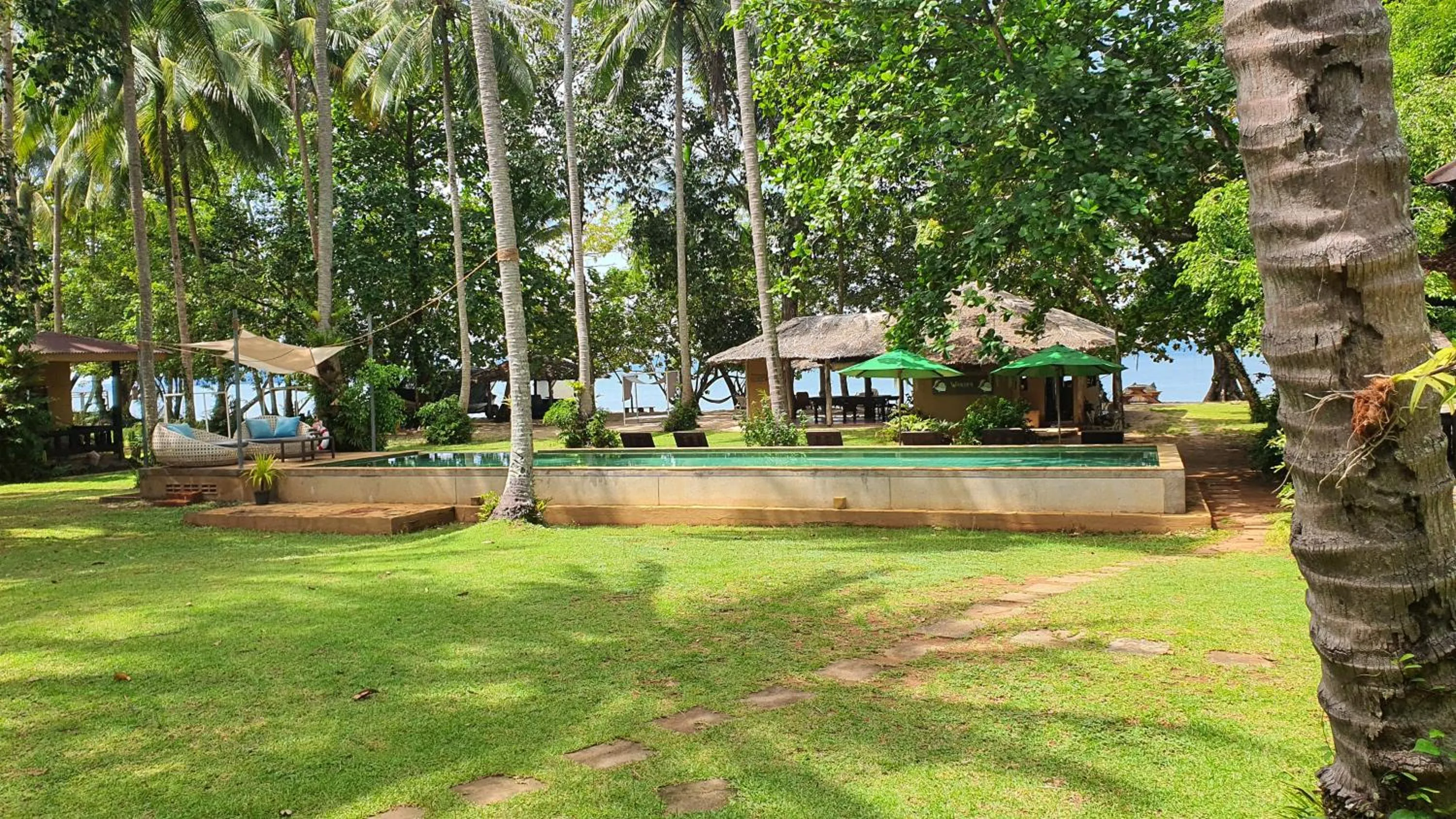 Swimming pool in Melina Beach Front Bungalows