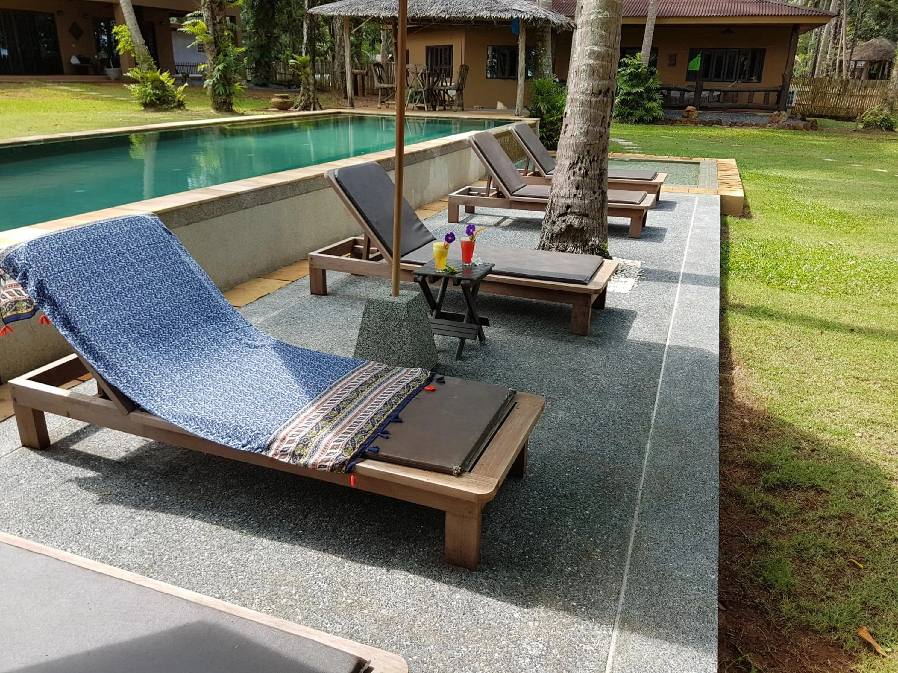 Swimming pool in Melina Beach Front Bungalows