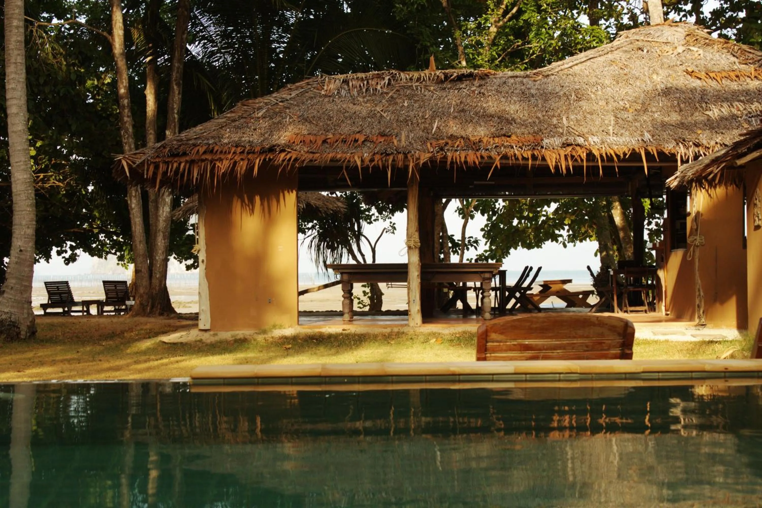 Restaurant/places to eat in Melina Beach Front Bungalows