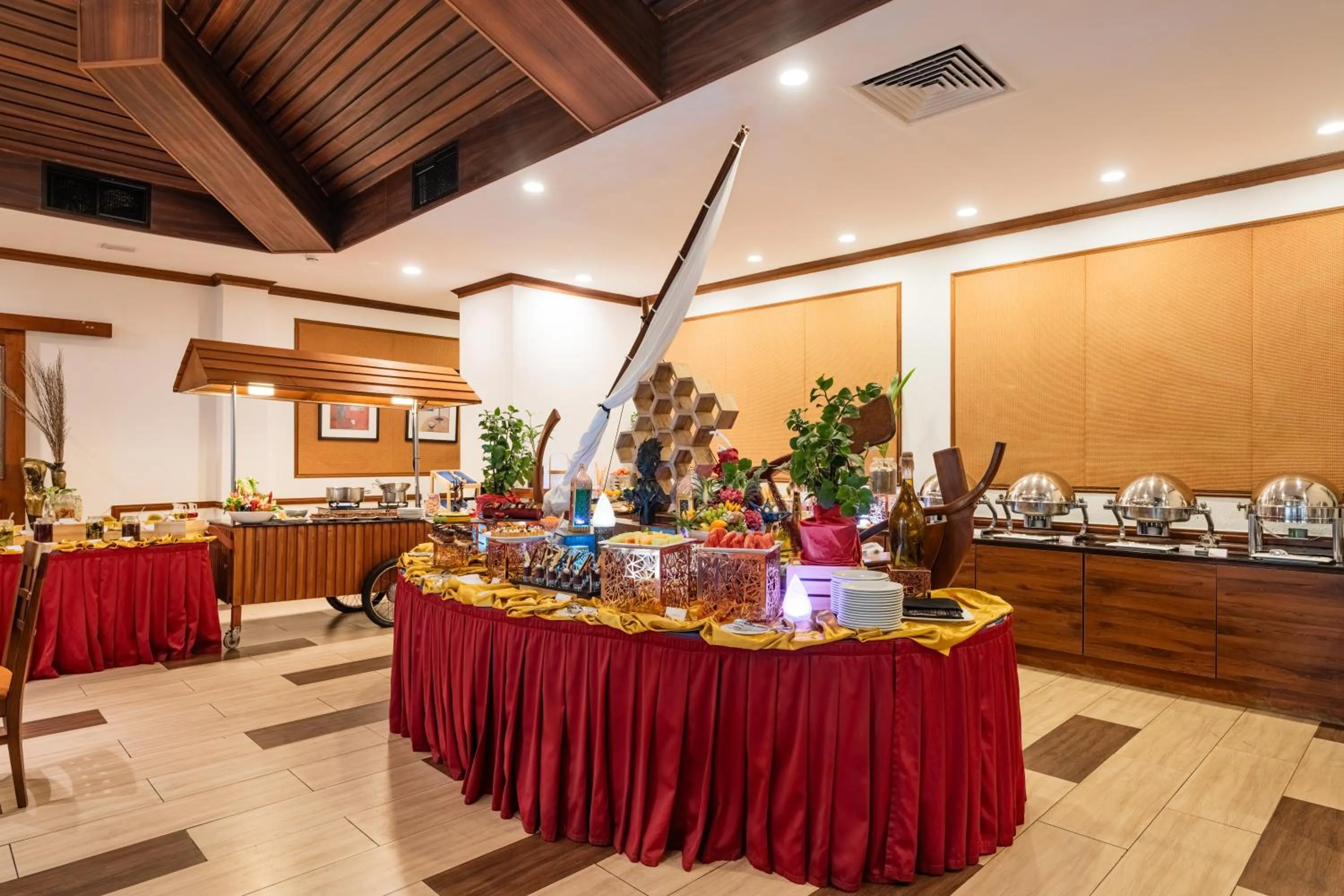 Restaurant/places to eat in Hulhule Island Hotel- Private Beach Access & Airport Pick-up and Drop