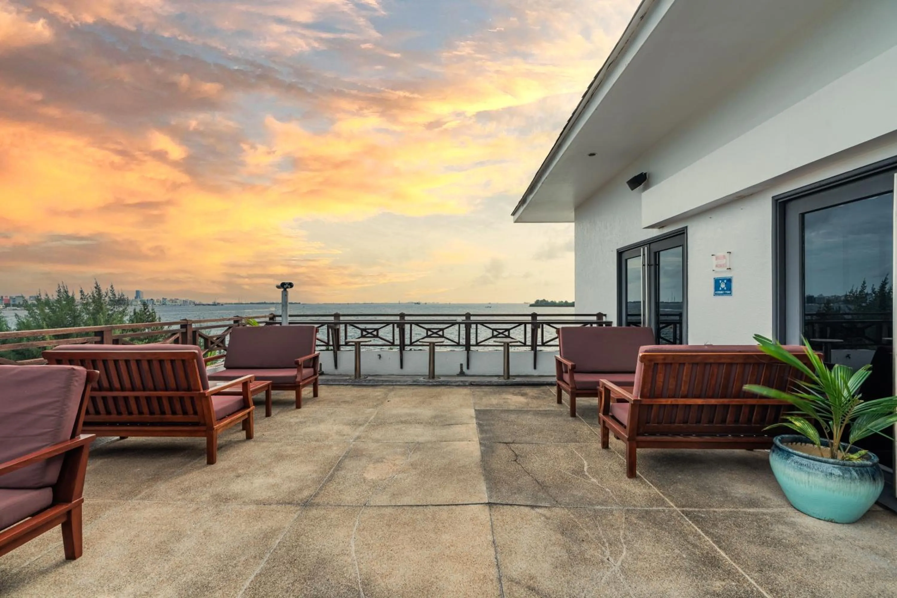 Restaurant/places to eat in Hulhule Island Hotel- Private Beach Access & Airport Pick-up and Drop