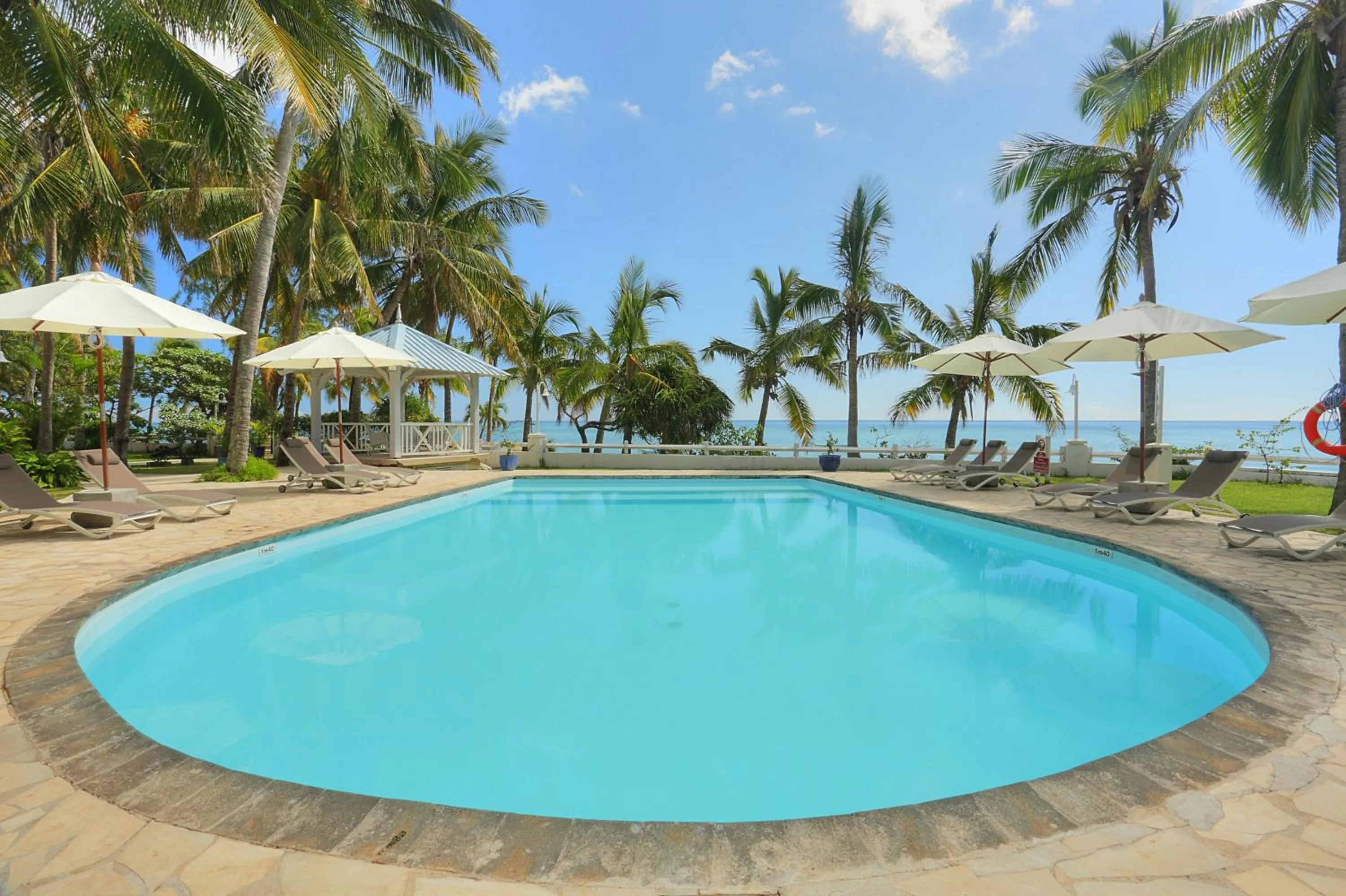 Swimming pool in Cocotiers Hotel - Rodrigues