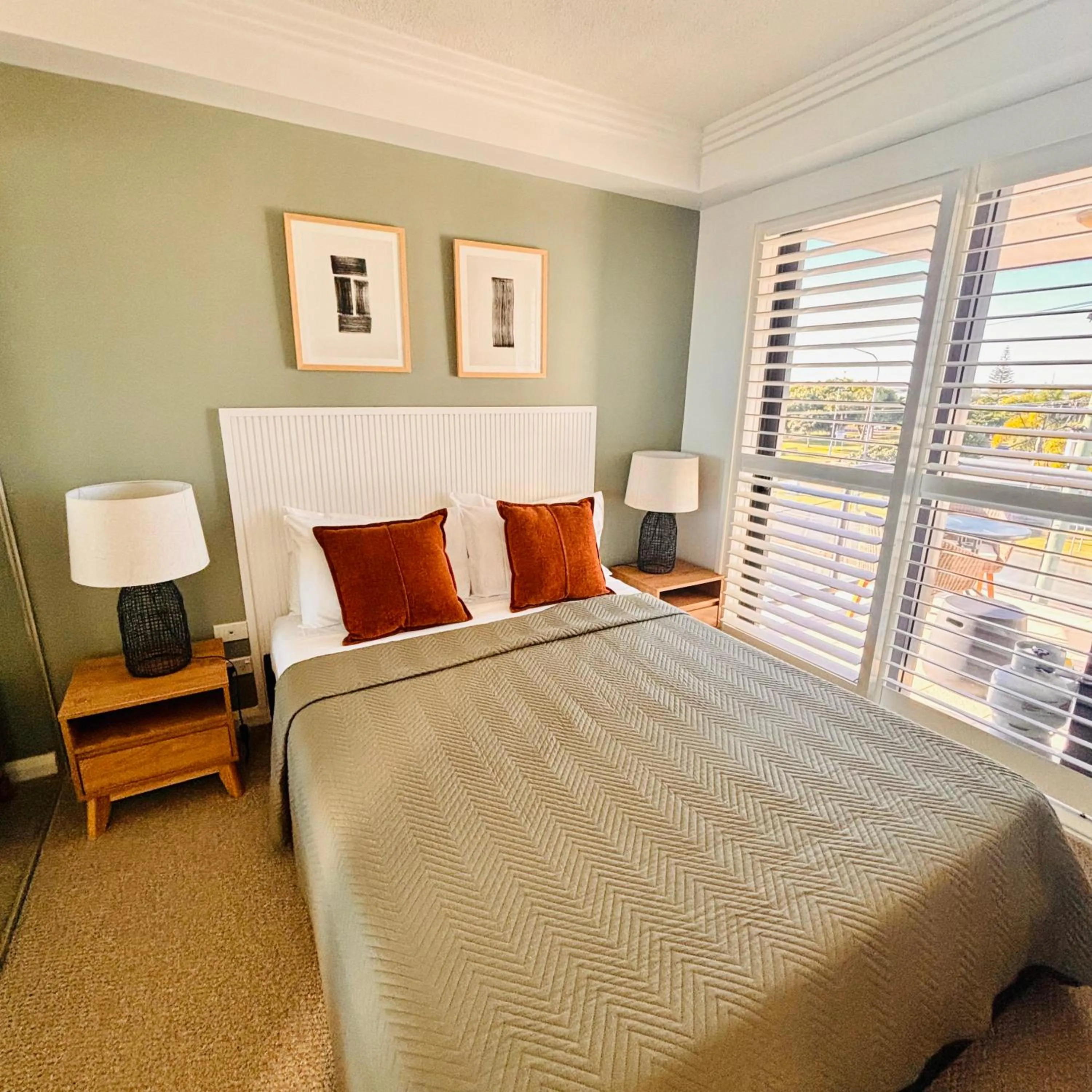 Bed in Aqualine Apartments On The Broadwater