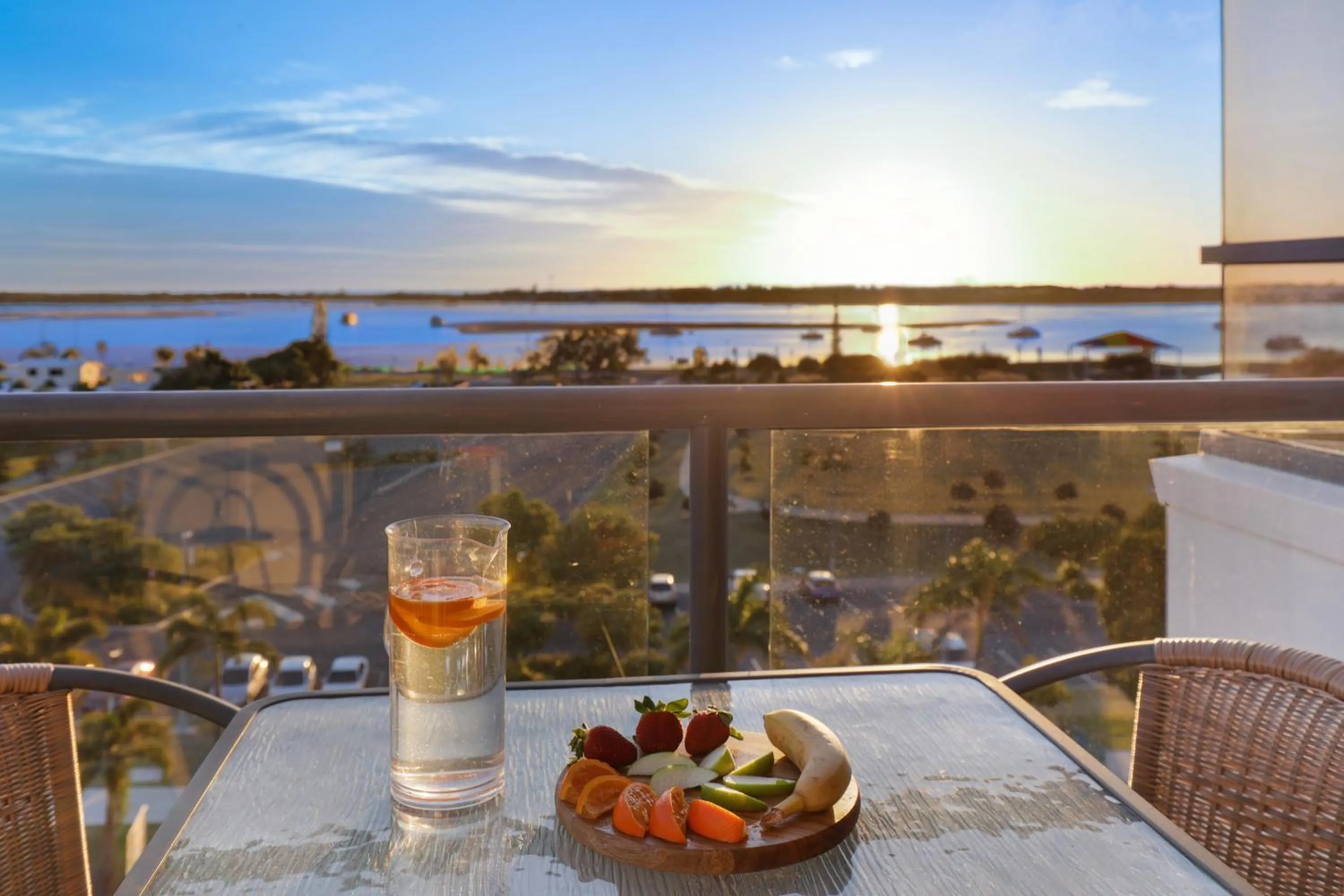 Day in Aqualine Apartments On The Broadwater