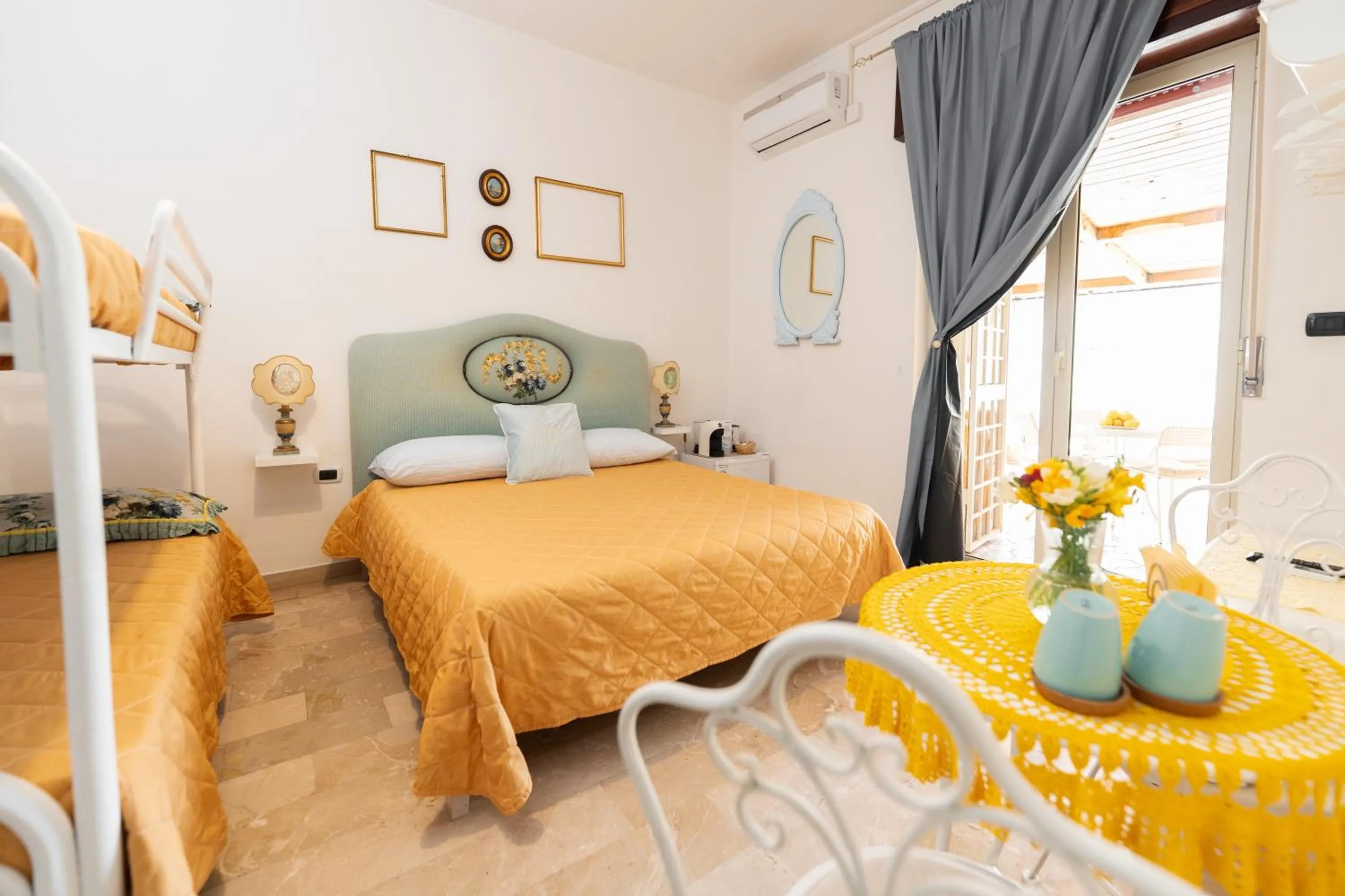 Quadruple Room with Terrace - single occupancy in L'Anfiteatro di Pompei B&B