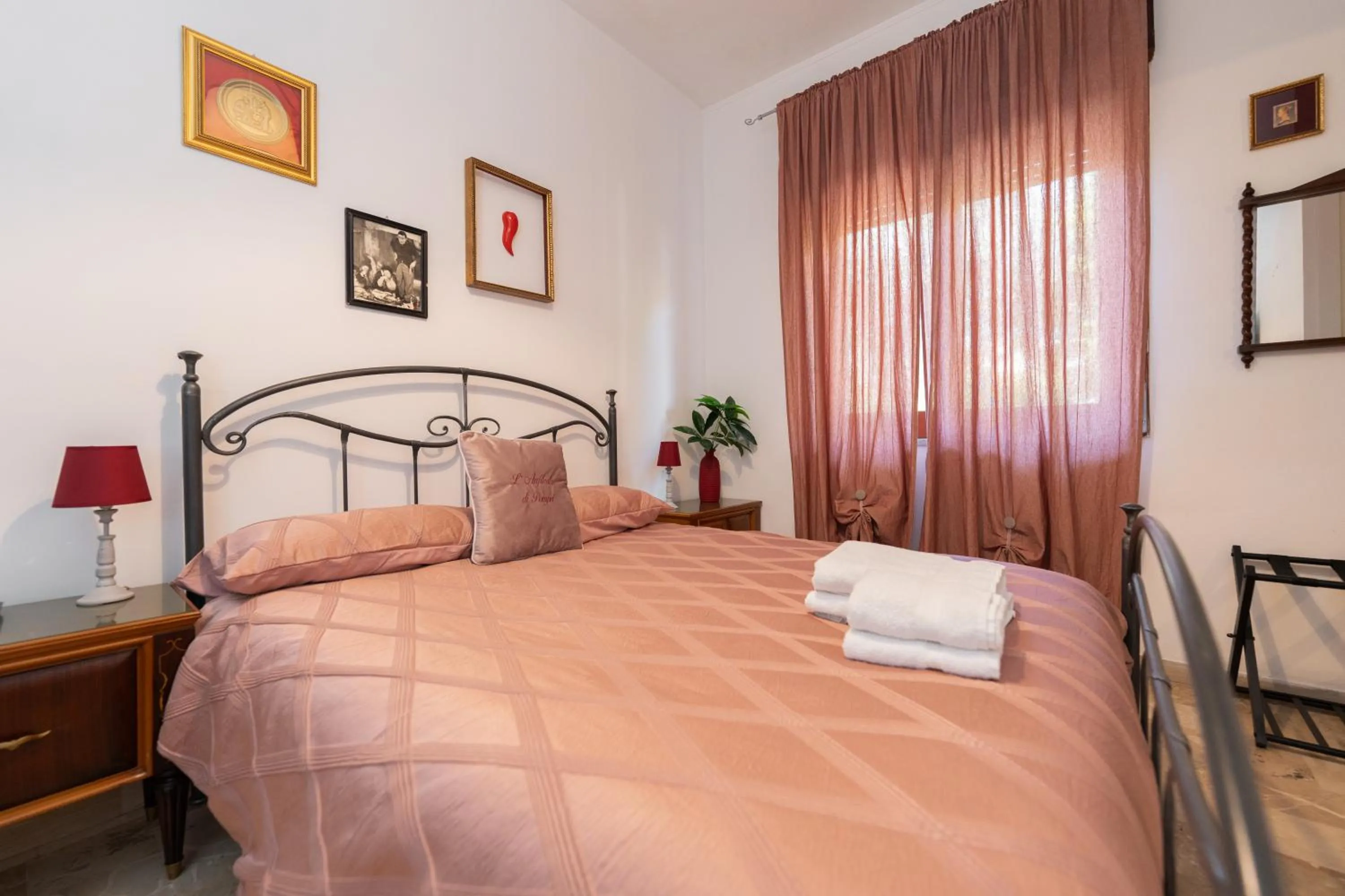 Double Room with Garden View - single occupancy in L'Anfiteatro di Pompei B&B