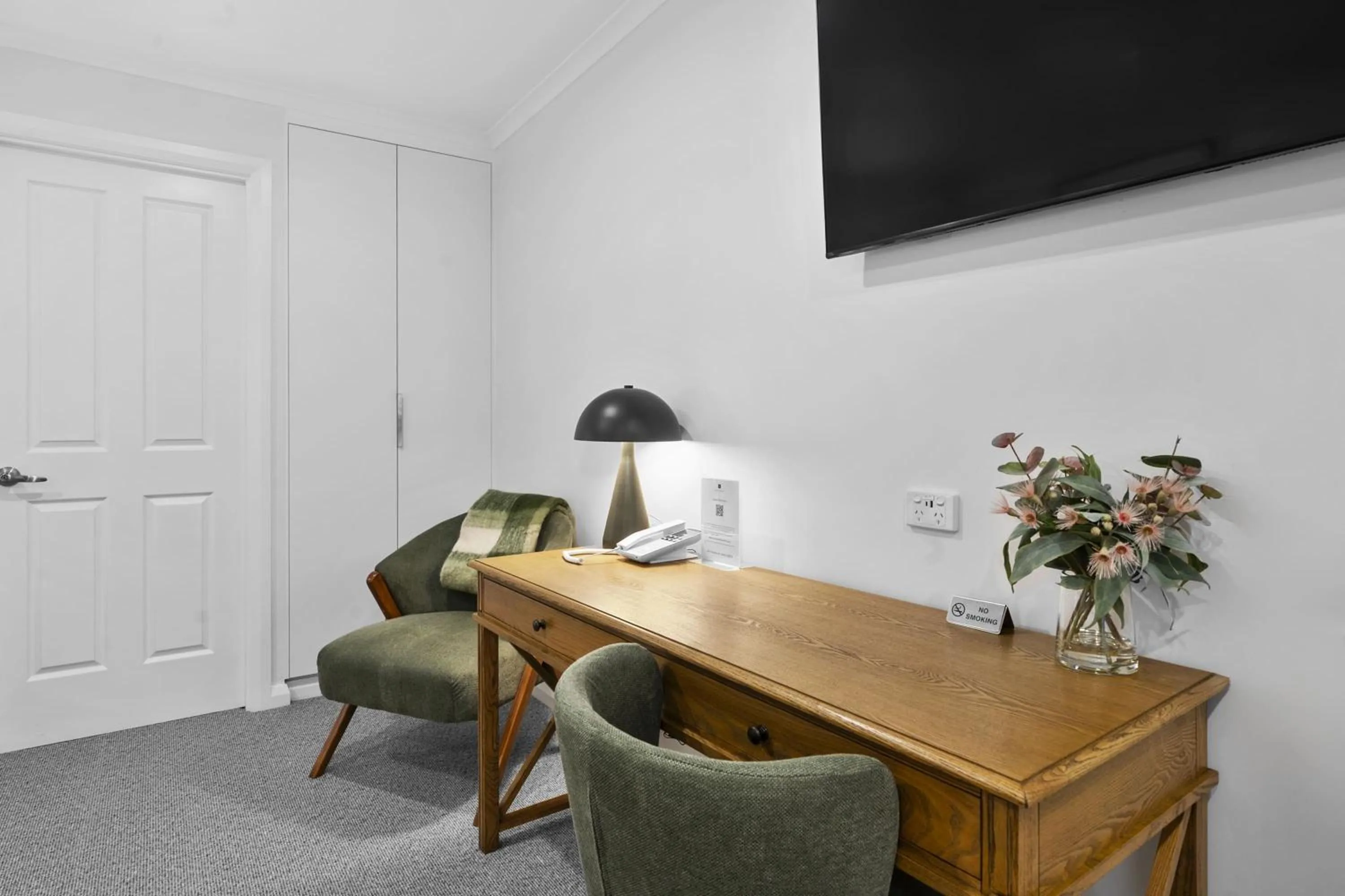 Seating area in Beechworth Motor Inn