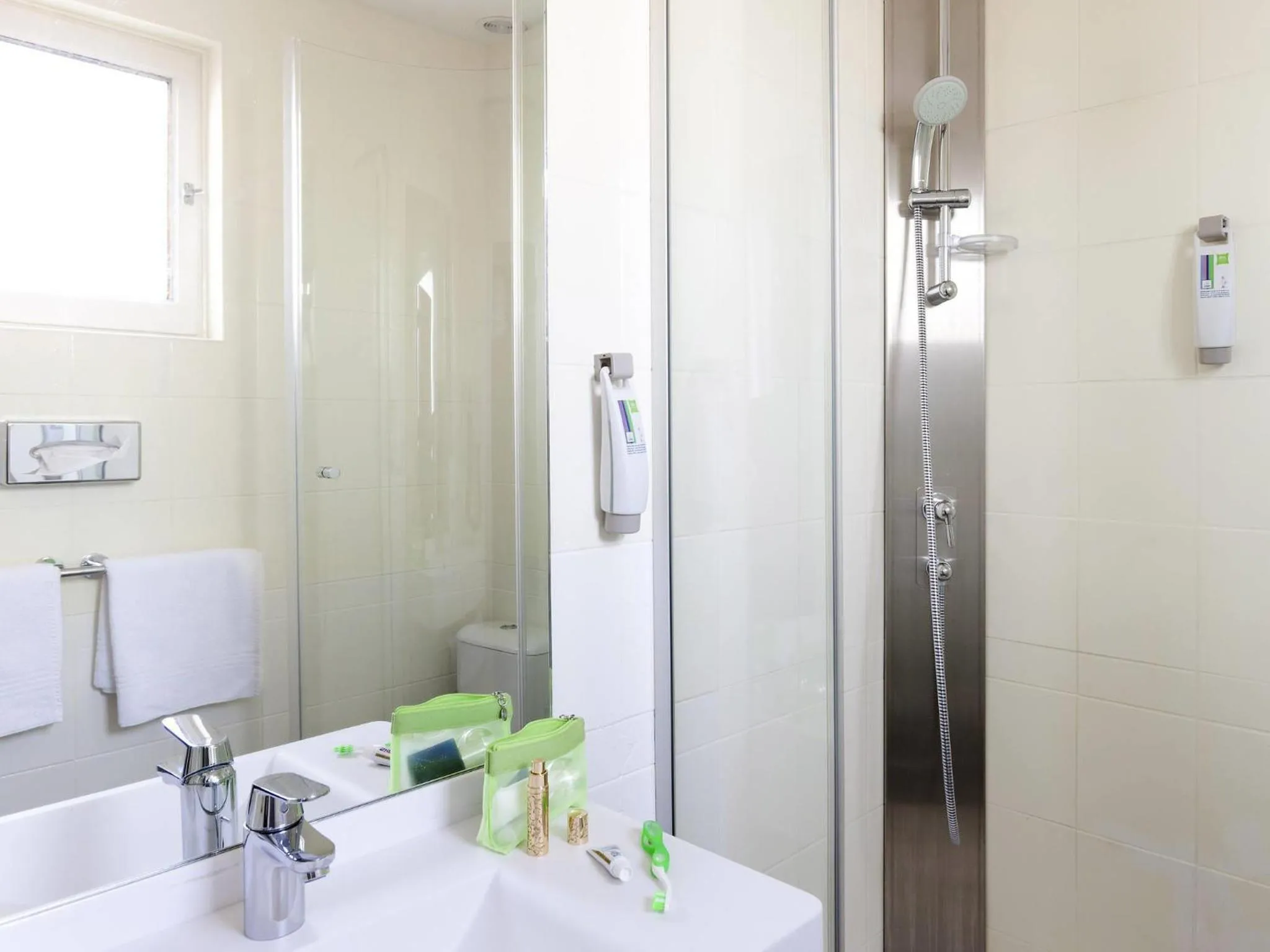 Bedroom in ibis Styles Roanne Centre Gare