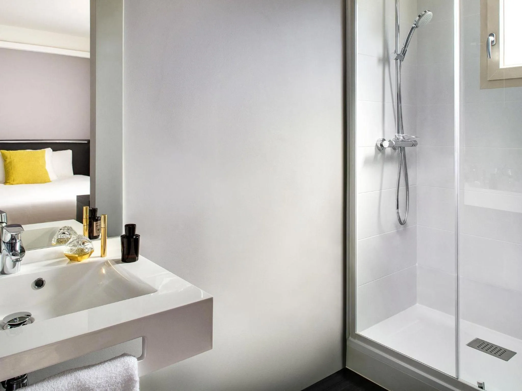 Bedroom in ibis Styles Roanne Centre Gare