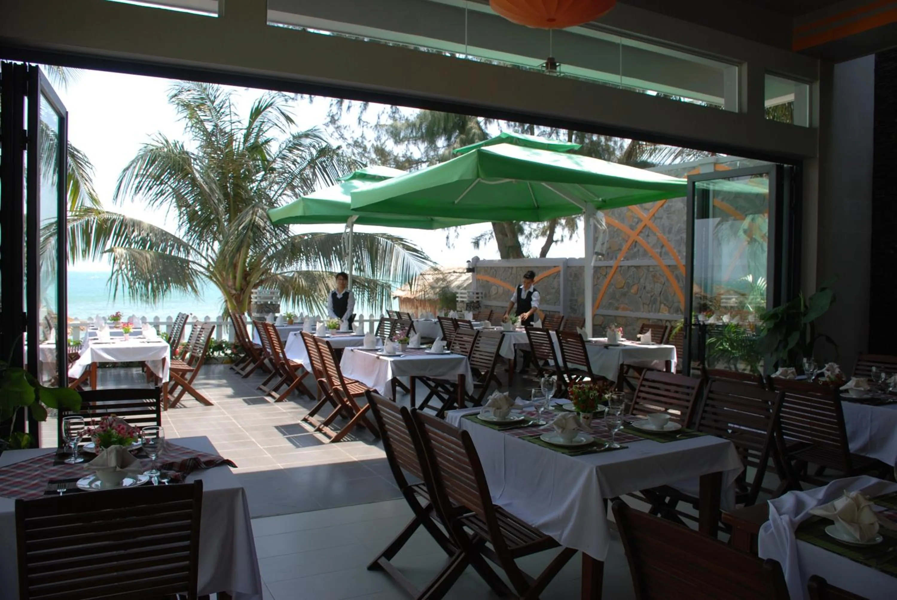 Restaurant/places to eat in Canary Beach Resort