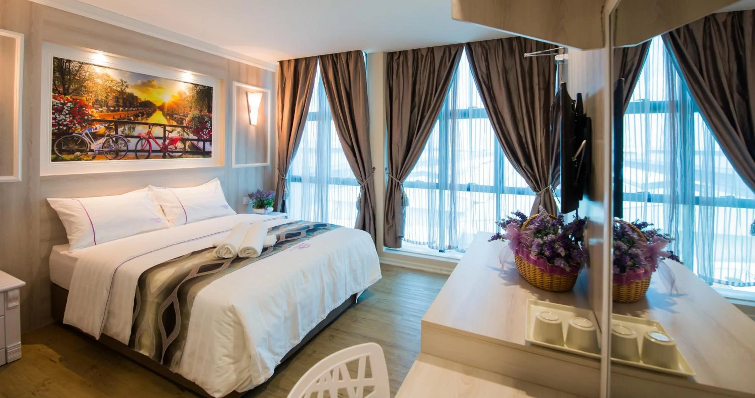 Photo of the whole room, Bed in Lavender Inn USJ