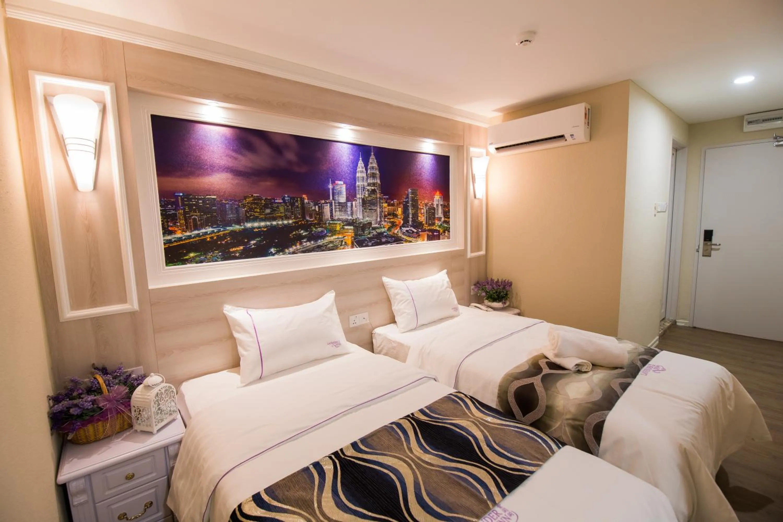 Photo of the whole room in Lavender Inn USJ