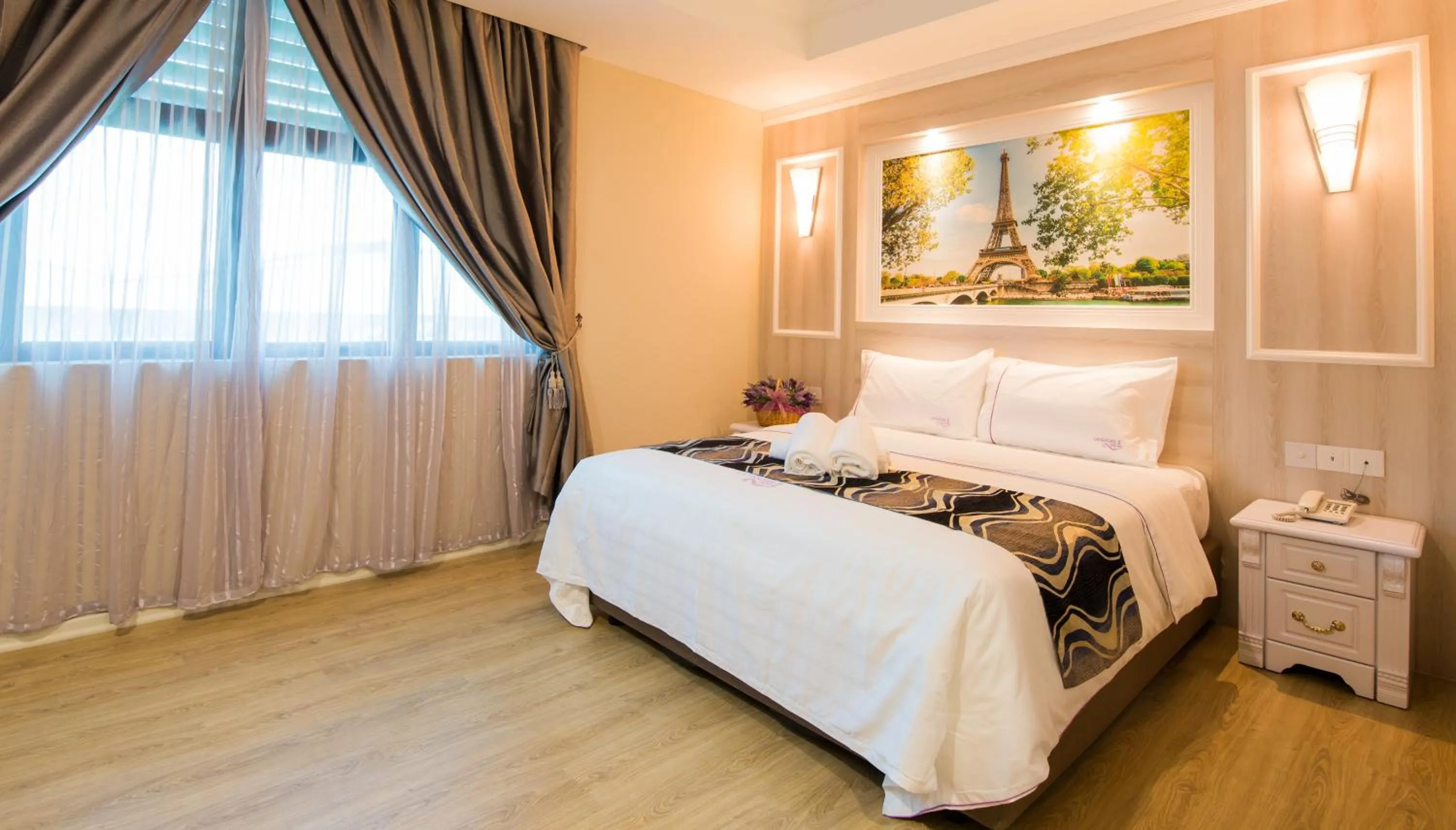 Photo of the whole room, Bed in Lavender Inn USJ