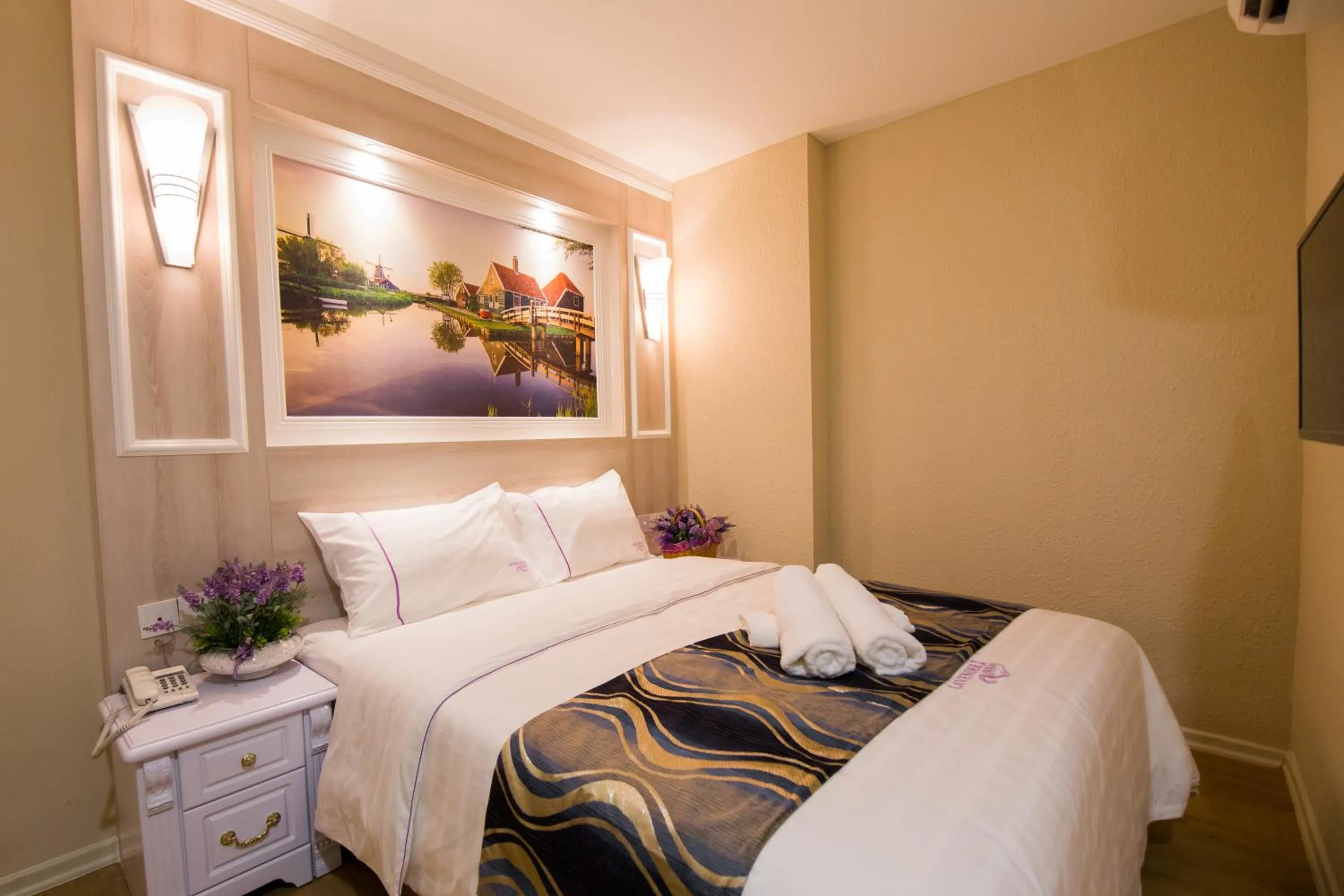 Bed in Lavender Inn USJ